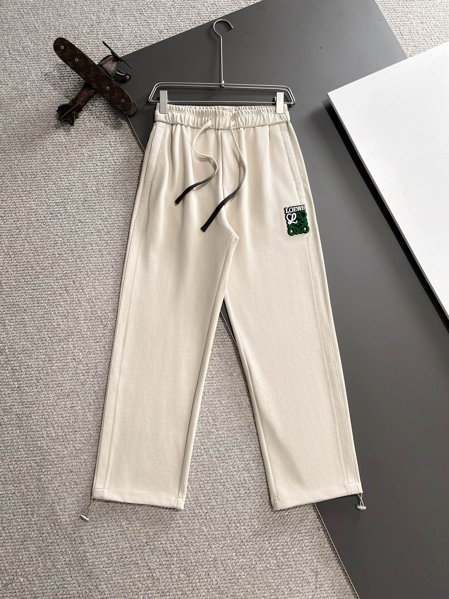 🅿️200 Envío al día siguiente, Loewe 2024 otoño-invierno nuevo pantalón casual con cintura elástica, tela personalizada…
