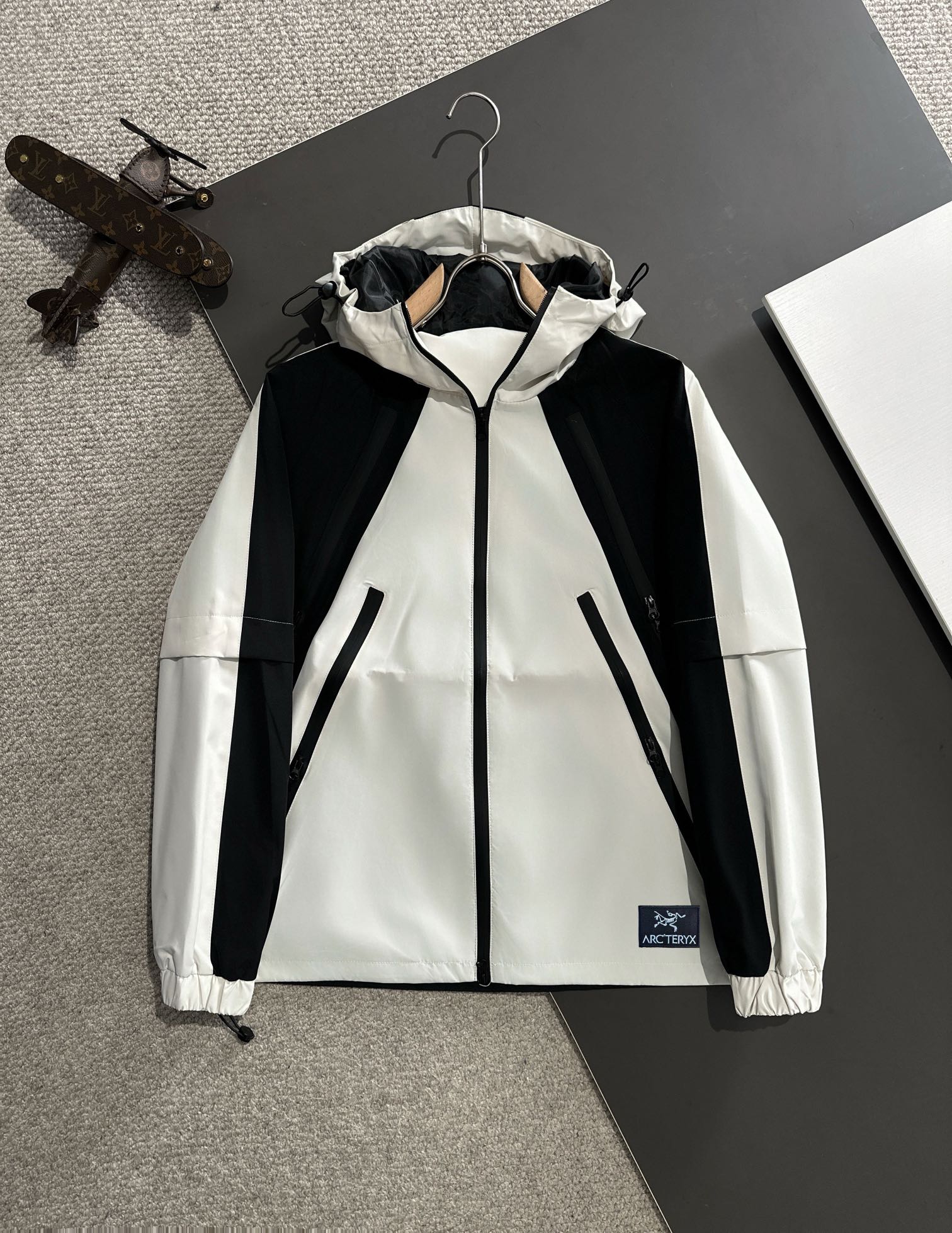 Envío al día siguiente Arc'teryx otoño e invierno 2024, la última chaqueta cortavientos con capucha y cremallera, tela …