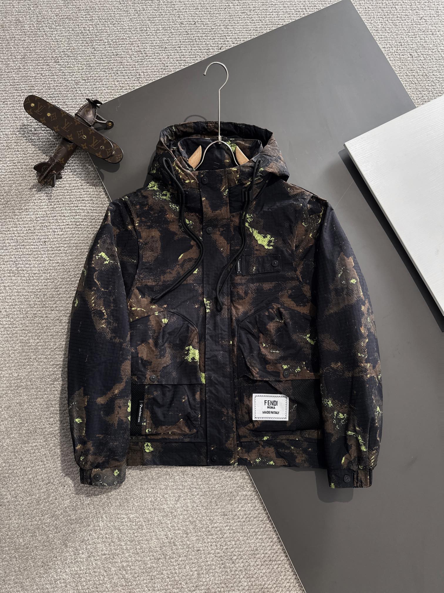 Envío al día siguiente. Fendi 🔥🔥 Alta personalización. Chaqueta de plumón con capucha más nueva del sitio web oficial…