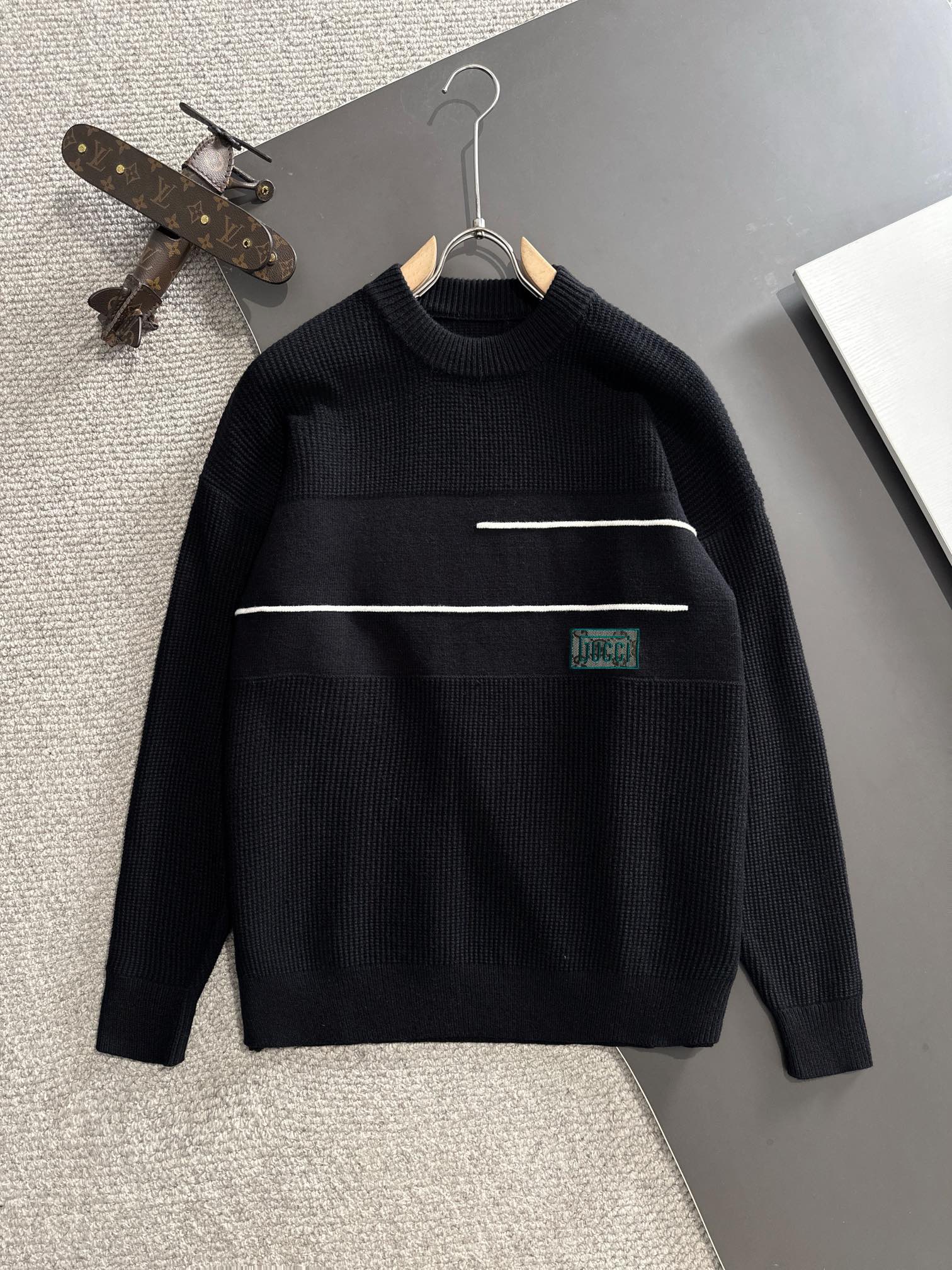 Gucci Suéter de cuello redondo Otoño/Invierno 2024 último modelo de la web oficial, ¡best seller en tiendas! Mezcla de …