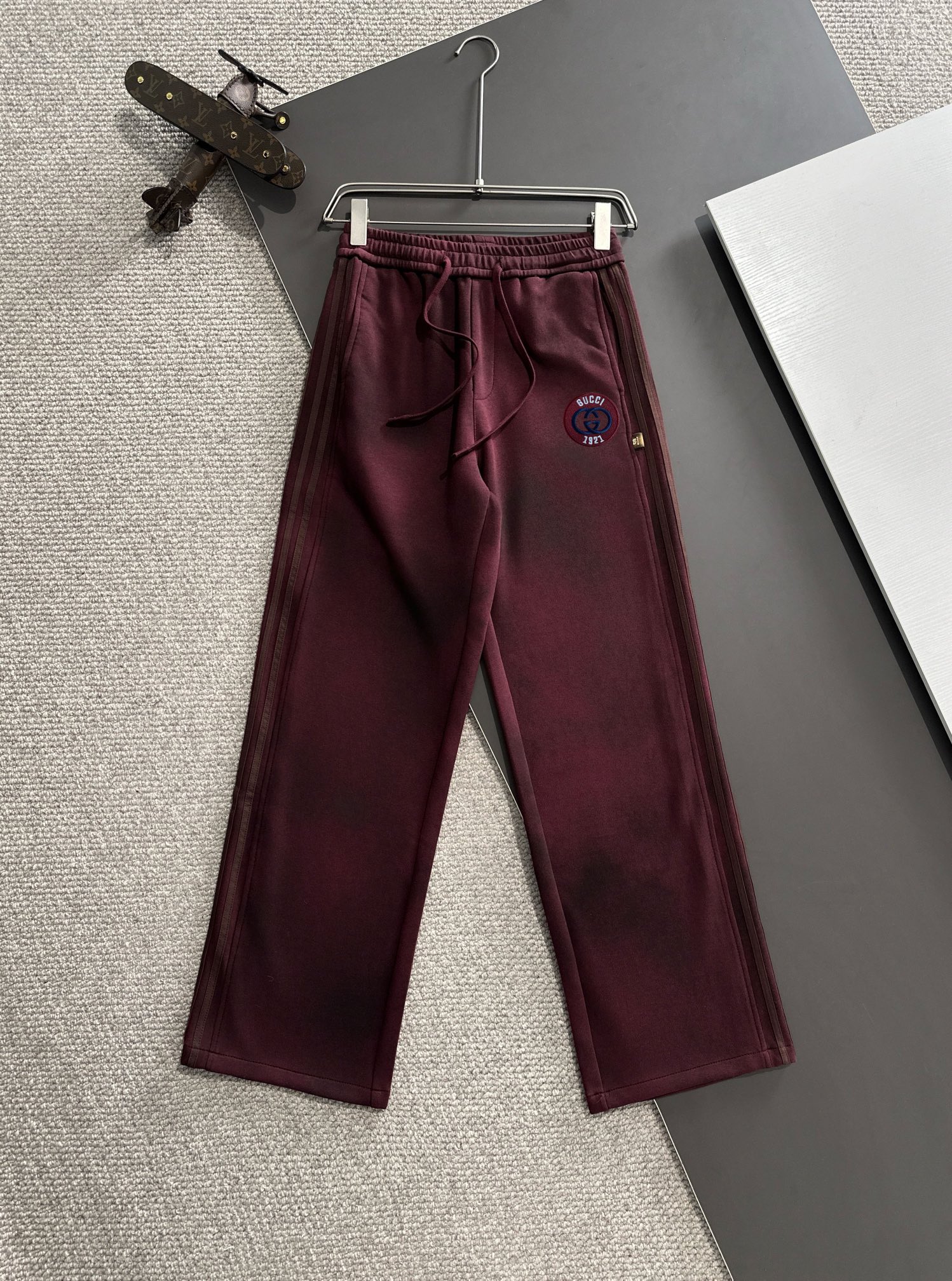 Gucci Pantalón casual con elástico Otoño/Invierno 2024 nuevo, tela exclusiva de tienda, transpirable y cómoda, detalles…