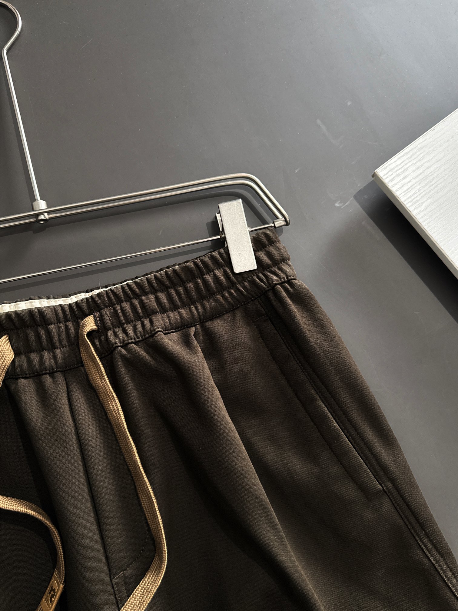 Trendy Leisure Pants 2024: Thick Velvet, Tailored Faceware, High Quality Design - 图片 2