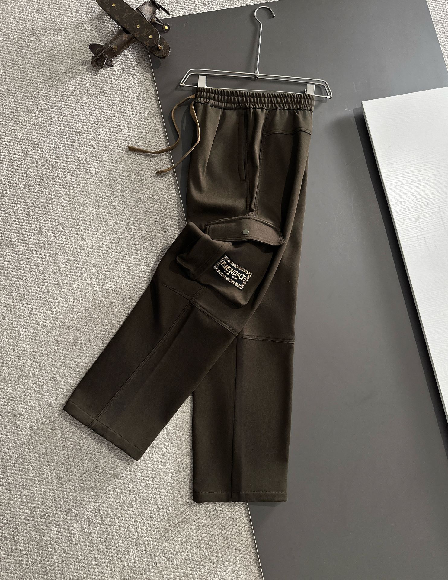 Trendy Leisure Pants 2024: Thick Velvet, Tailored Faceware, High Quality Design - 图片 8