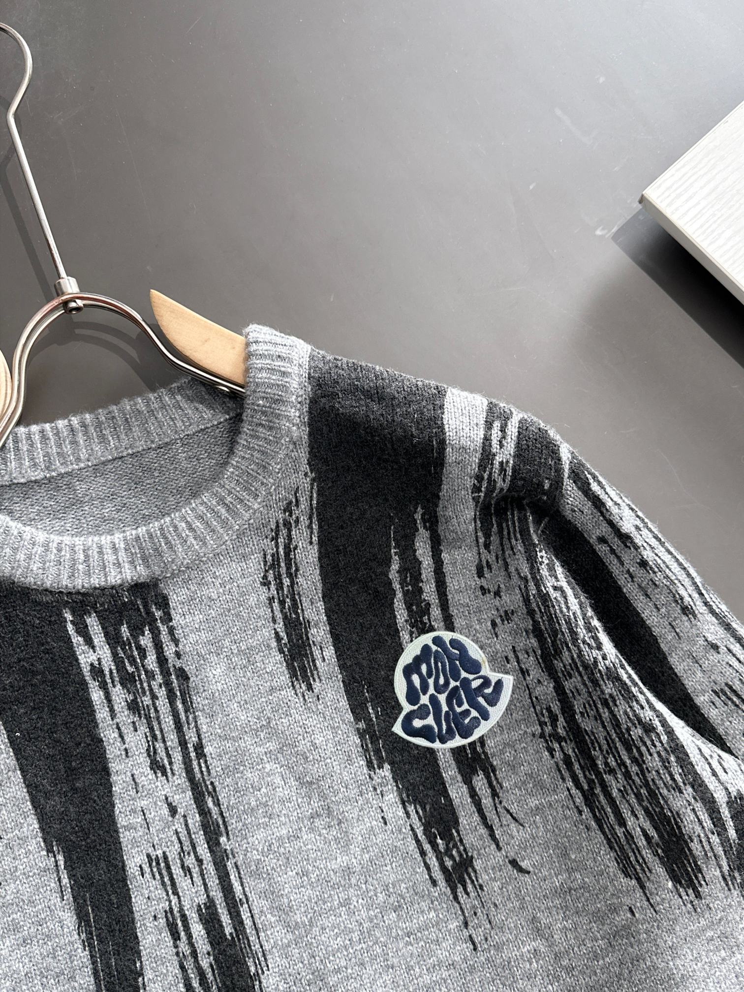 2024 Round-Collar Sweater: Latest Fashion with Wool Mix and Logo Embroidery - 图片 2