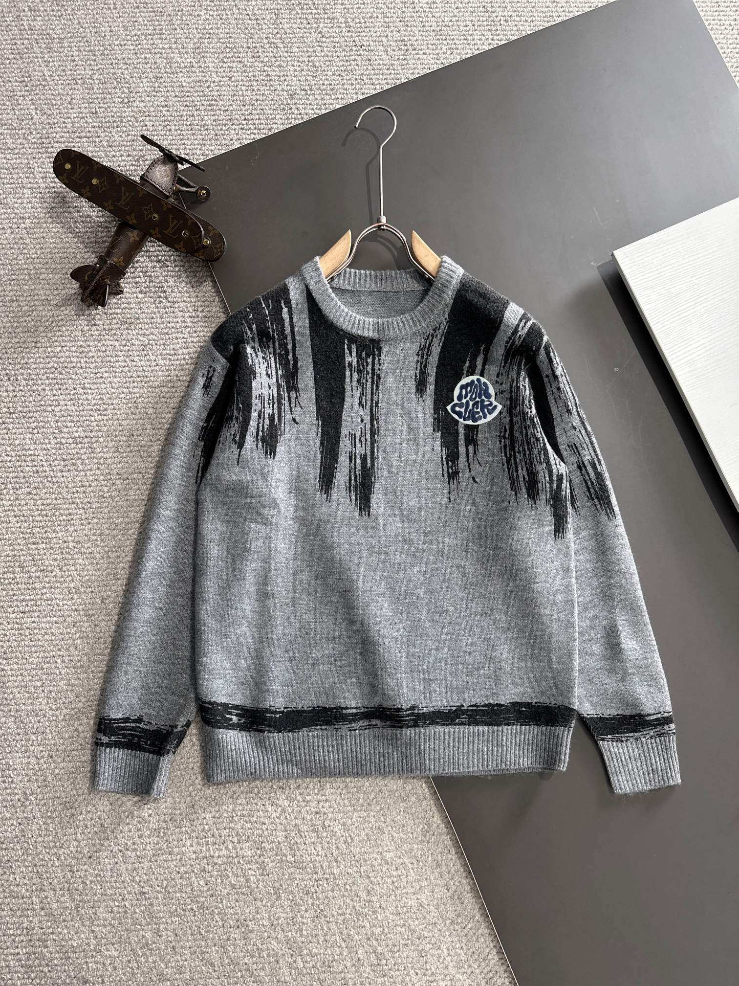 2024 Round-Collar Sweater: Latest Fashion with Wool Mix and Logo Embroidery - 图片 1