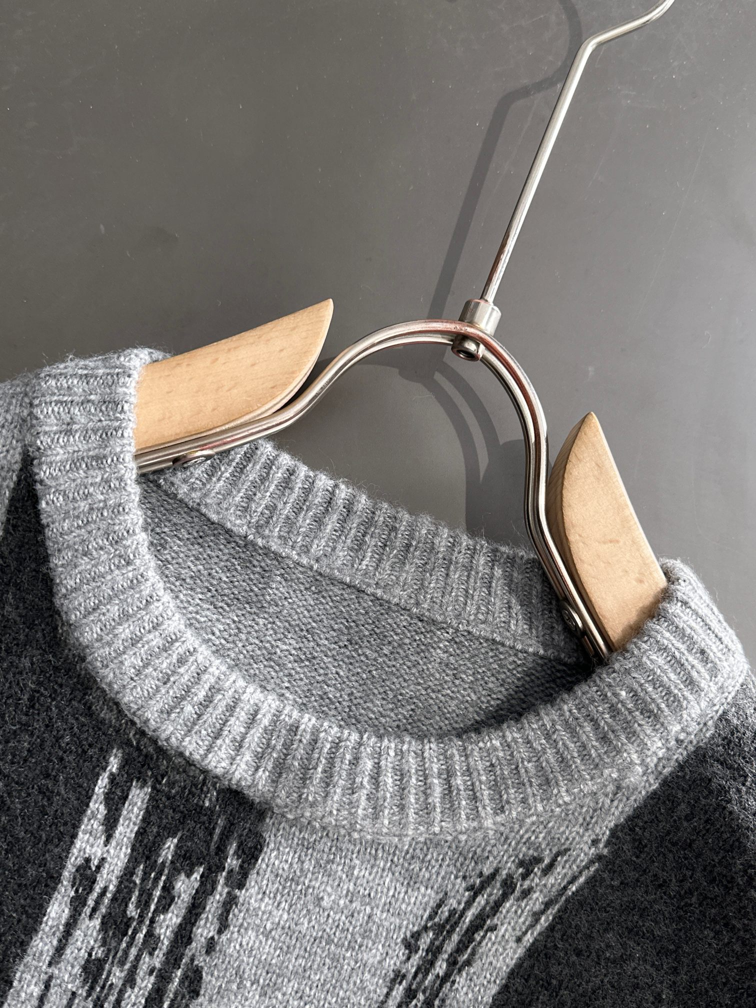 2024 Round-Collar Sweater: Latest Fashion with Wool Mix and Logo Embroidery - 图片 3