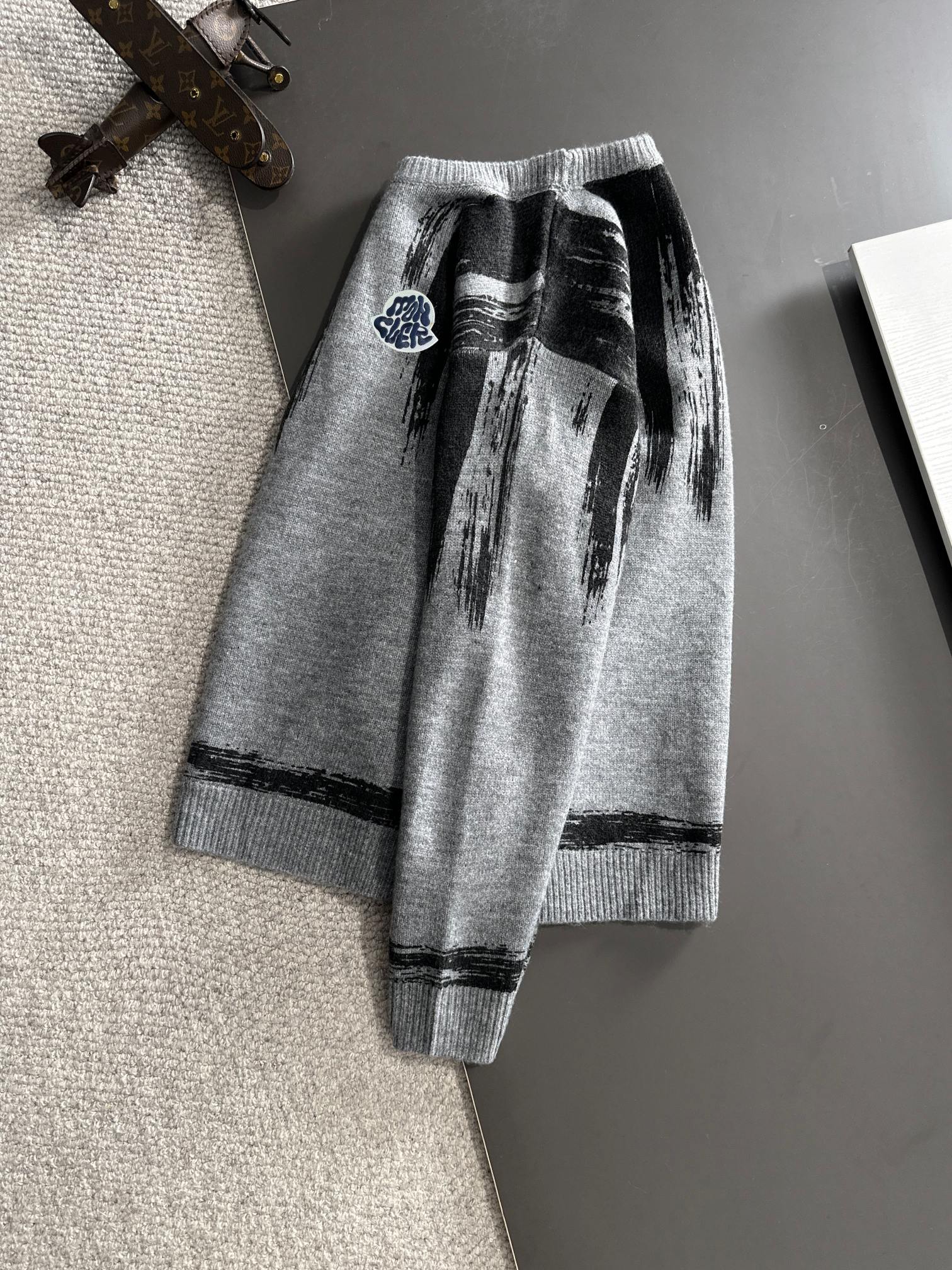 2024 Round-Collar Sweater: Latest Fashion with Wool Mix and Logo Embroidery - 图片 7