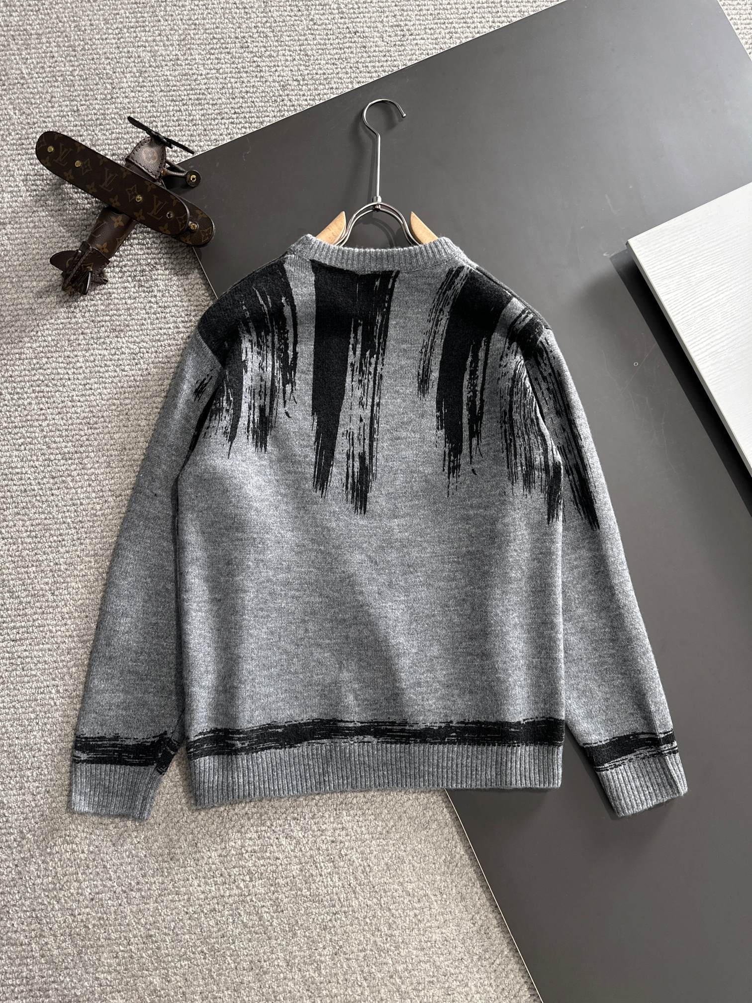 2024 Round-Collar Sweater: Latest Fashion with Wool Mix and Logo Embroidery - 图片 9
