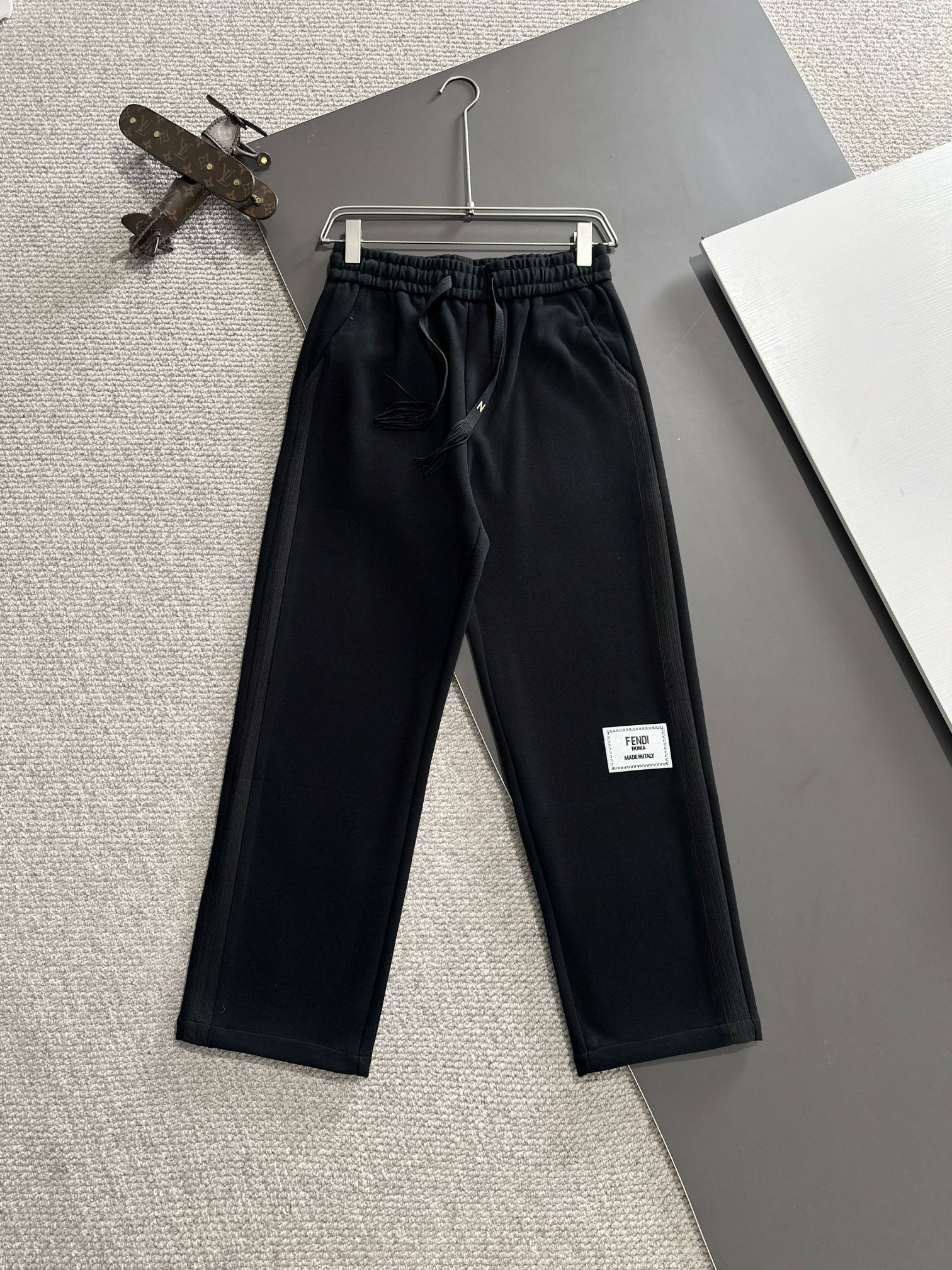 2024 CJCR Twirl-and-Tweak Pants: Thicker Velvet, Tailor-Made Fabric, High Comfort & Quality - 图片 1