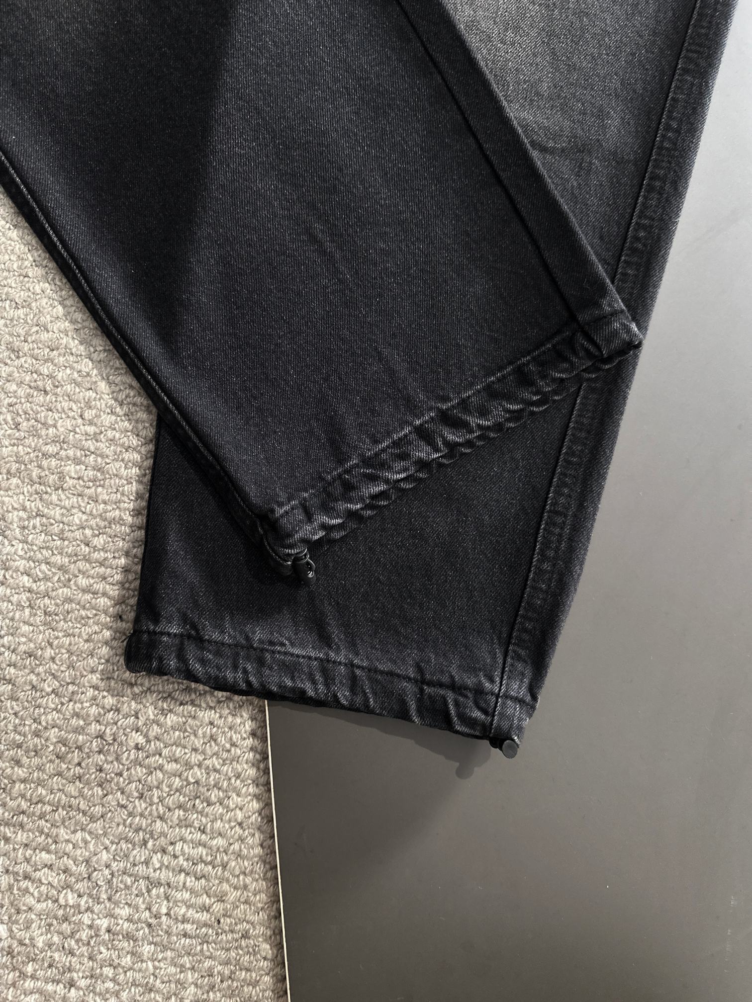 2024 MiuMiu Loose-Tweeted Loafers: High-Quality Velvet with Tailor-Made Comfort - 图片 6