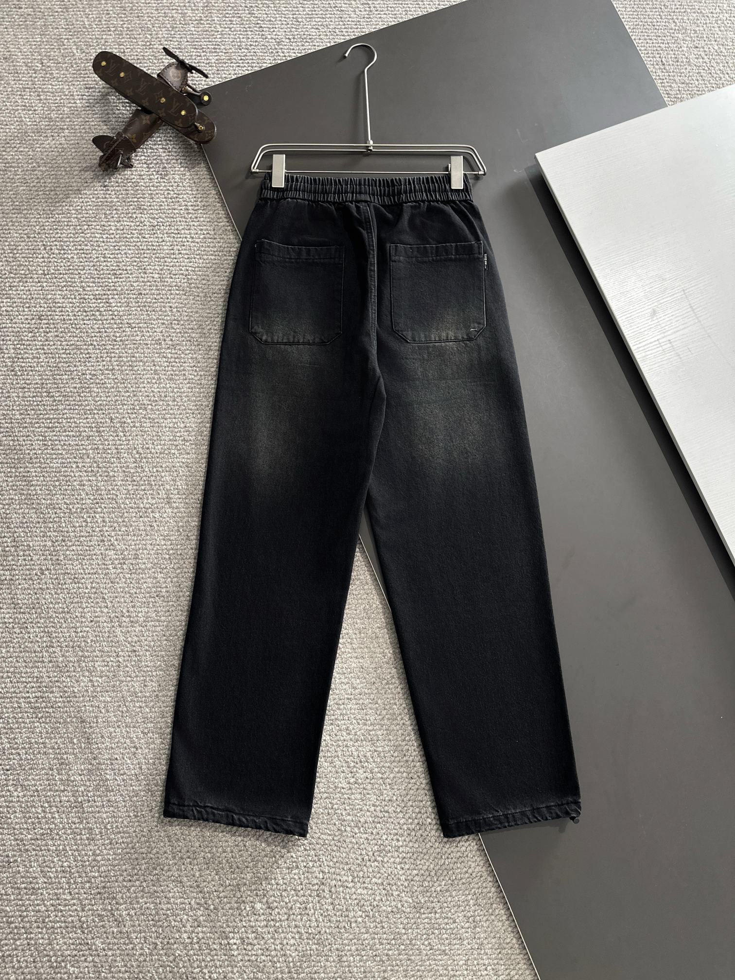 2024 MiuMiu Loose-Tweeted Loafers: High-Quality Velvet with Tailor-Made Comfort - 图片 9