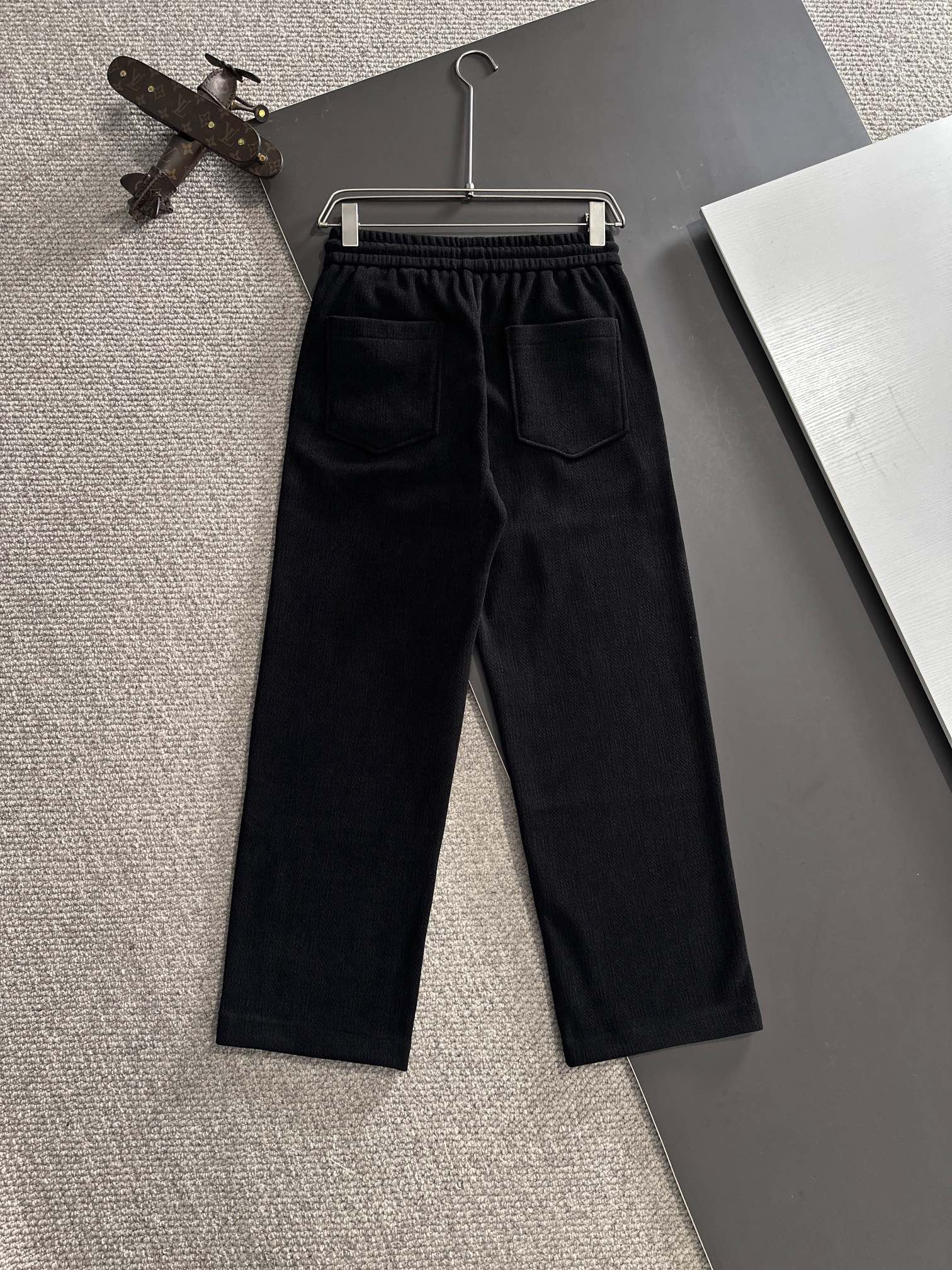 2024 New Loose-Tweeted Leisure Pants: High Quality, Tailor-Made Fabric, Comfortable Design - 图片 9