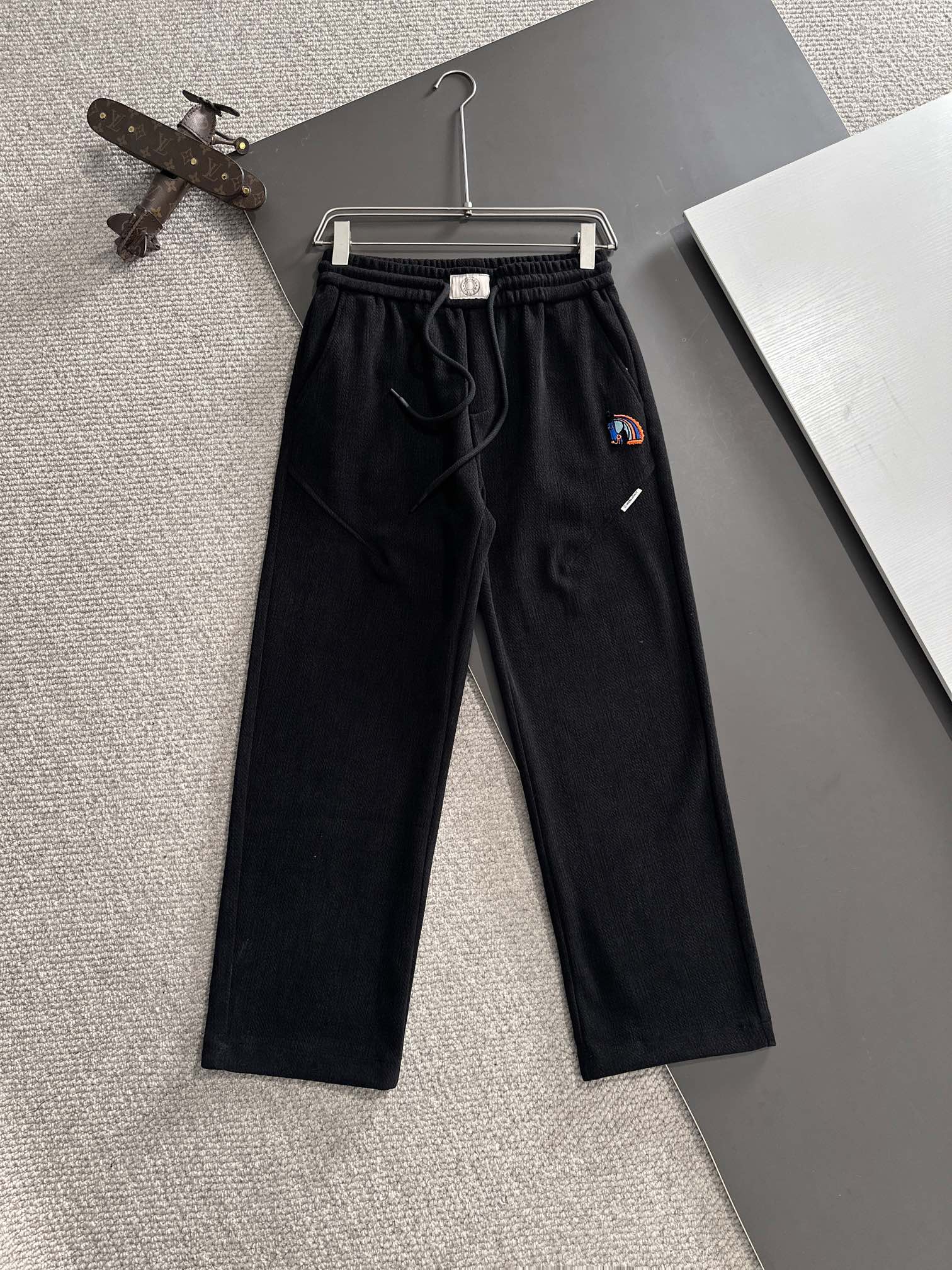 2024 New Loose-Tweeted Leisure Pants: High Quality, Tailor-Made Fabric, Comfortable Design - 图片 1