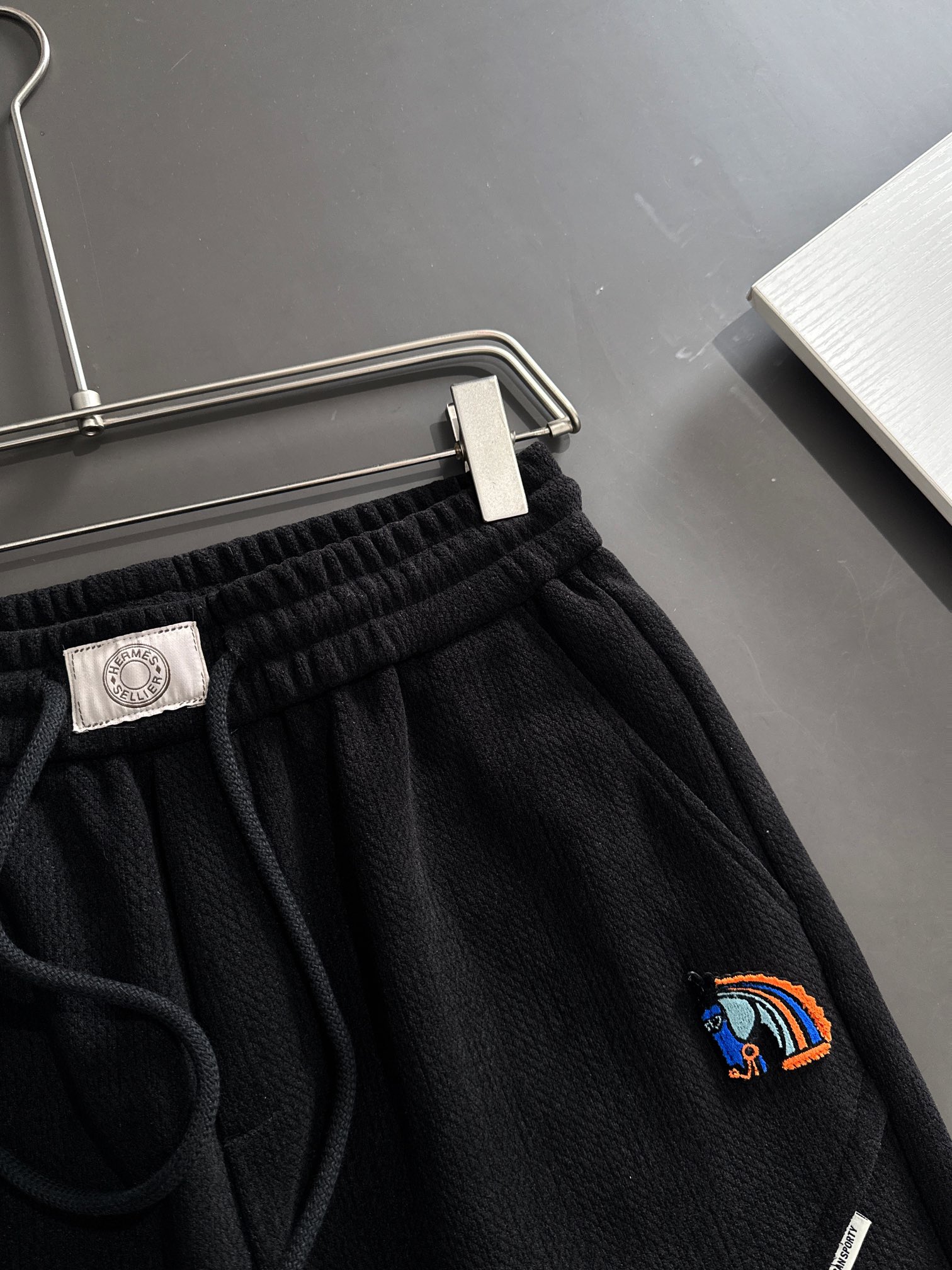 2024 New Loose-Tweeted Leisure Pants: High Quality, Tailor-Made Fabric, Comfortable Design - 图片 2