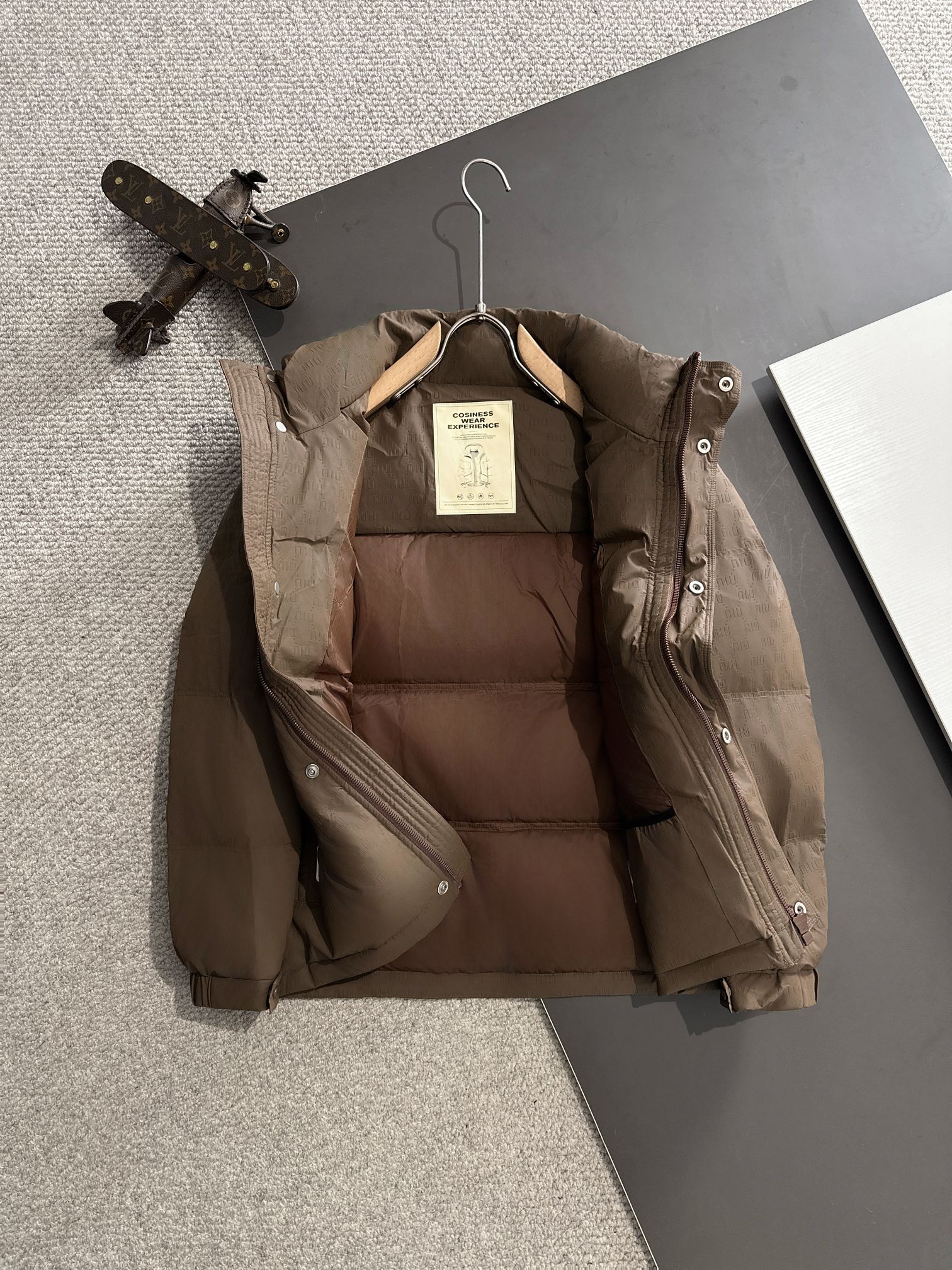 2024 Customised High-End Twilight Suit with Premium Quality Fittings - 图片 2