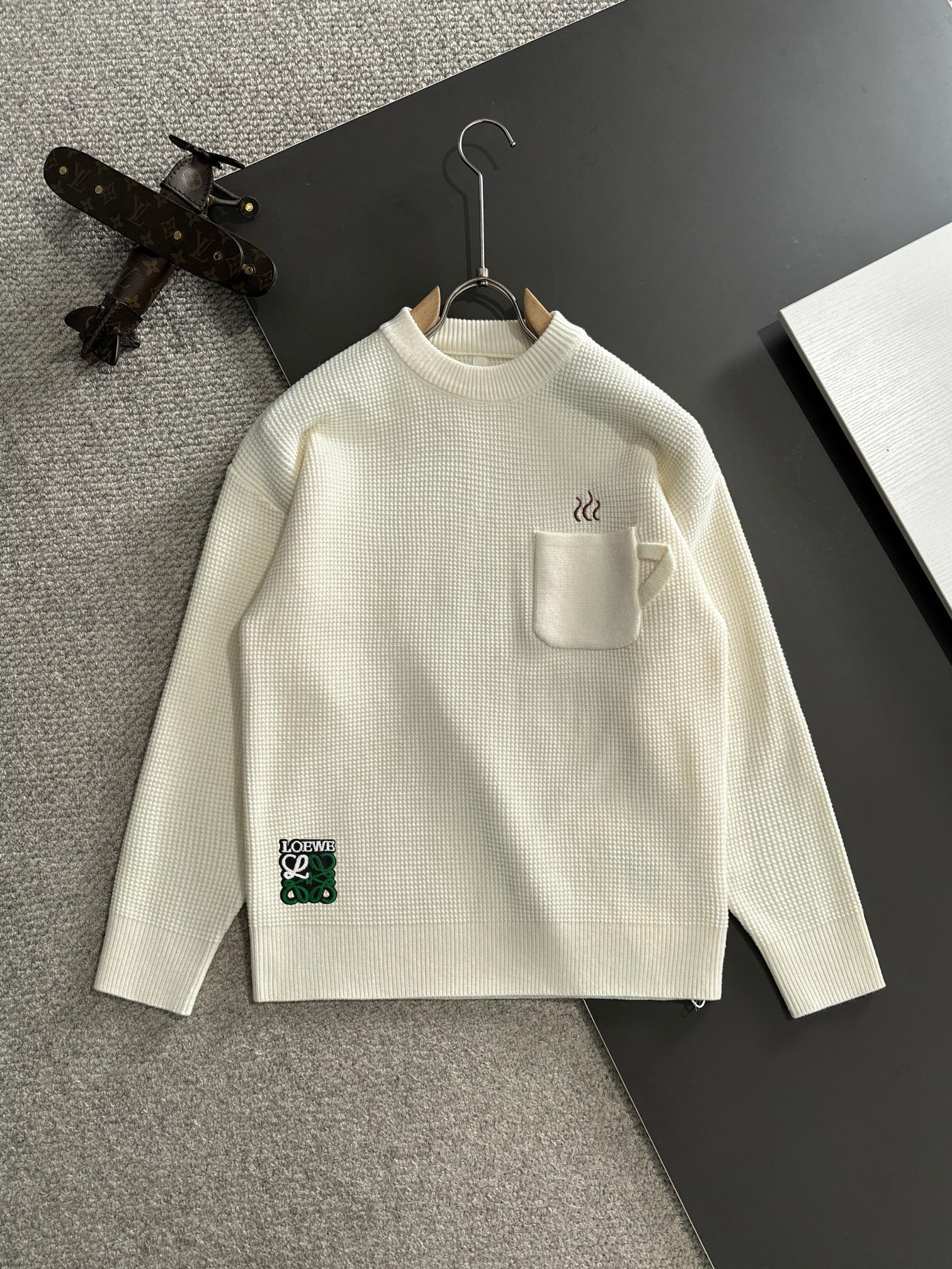 “Cjcr Lowyway Round-Collar Sweater: Wool Mix, Comfortable Hand Feel, Logo Embroidery, Fashionable Details” - 图片 1