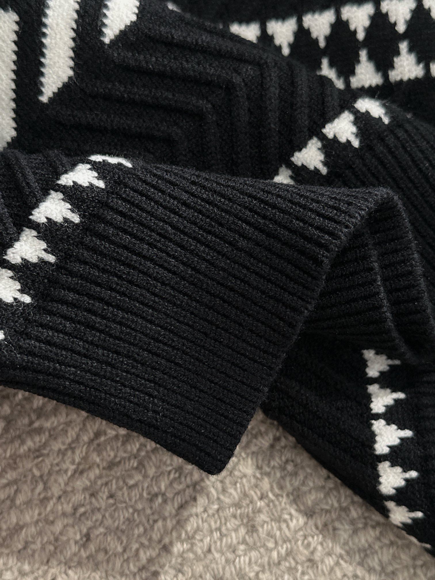 2024 Autumn/Winter Round-Collar Sweater by Cjcr Prada: Wool Blend, Logo Embroidery, Sizes M-3XL - 图片 5