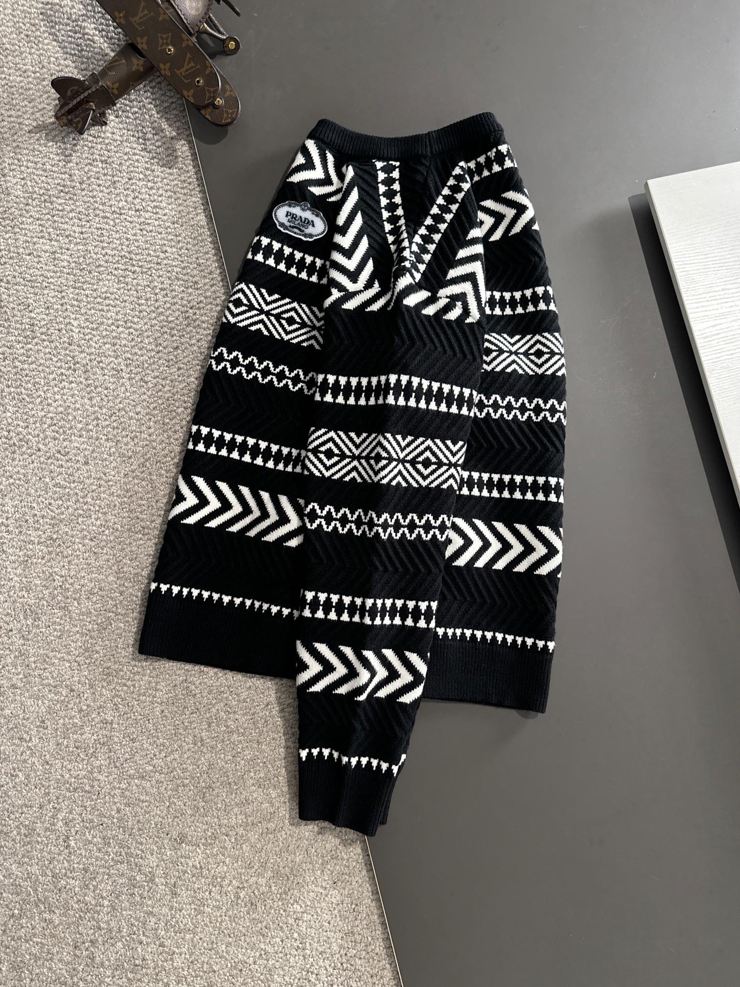 2024 Autumn/Winter Round-Collar Sweater by Cjcr Prada: Wool Blend, Logo Embroidery, Sizes M-3XL - 图片 8