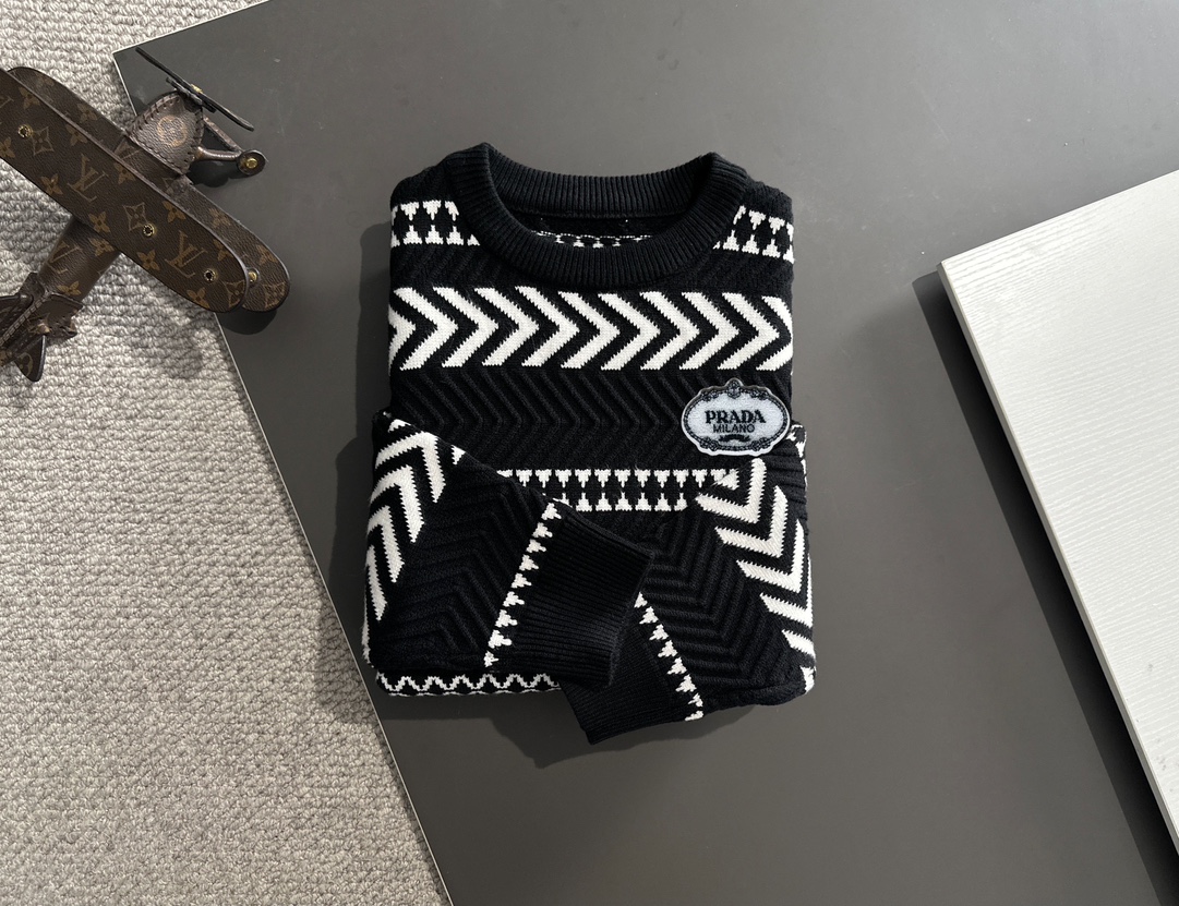 2024 Autumn/Winter Round-Collar Sweater by Cjcr Prada: Wool Blend, Logo Embroidery, Sizes M-3XL - 图片 7