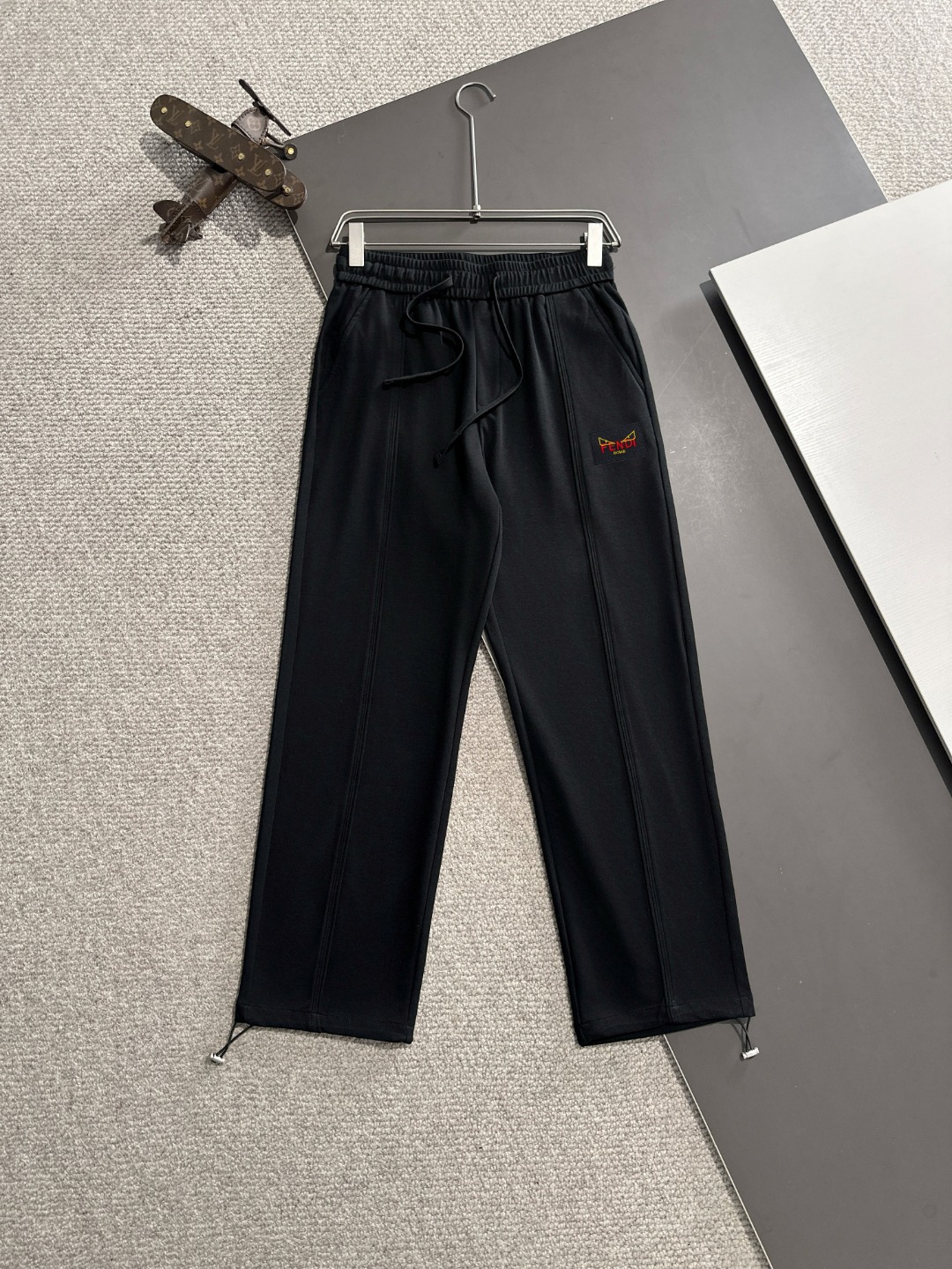 Envío al día siguiente FENDI 2025 primavera/verano nuevos pantalones casuales con cintura elástica, tela personalizada …