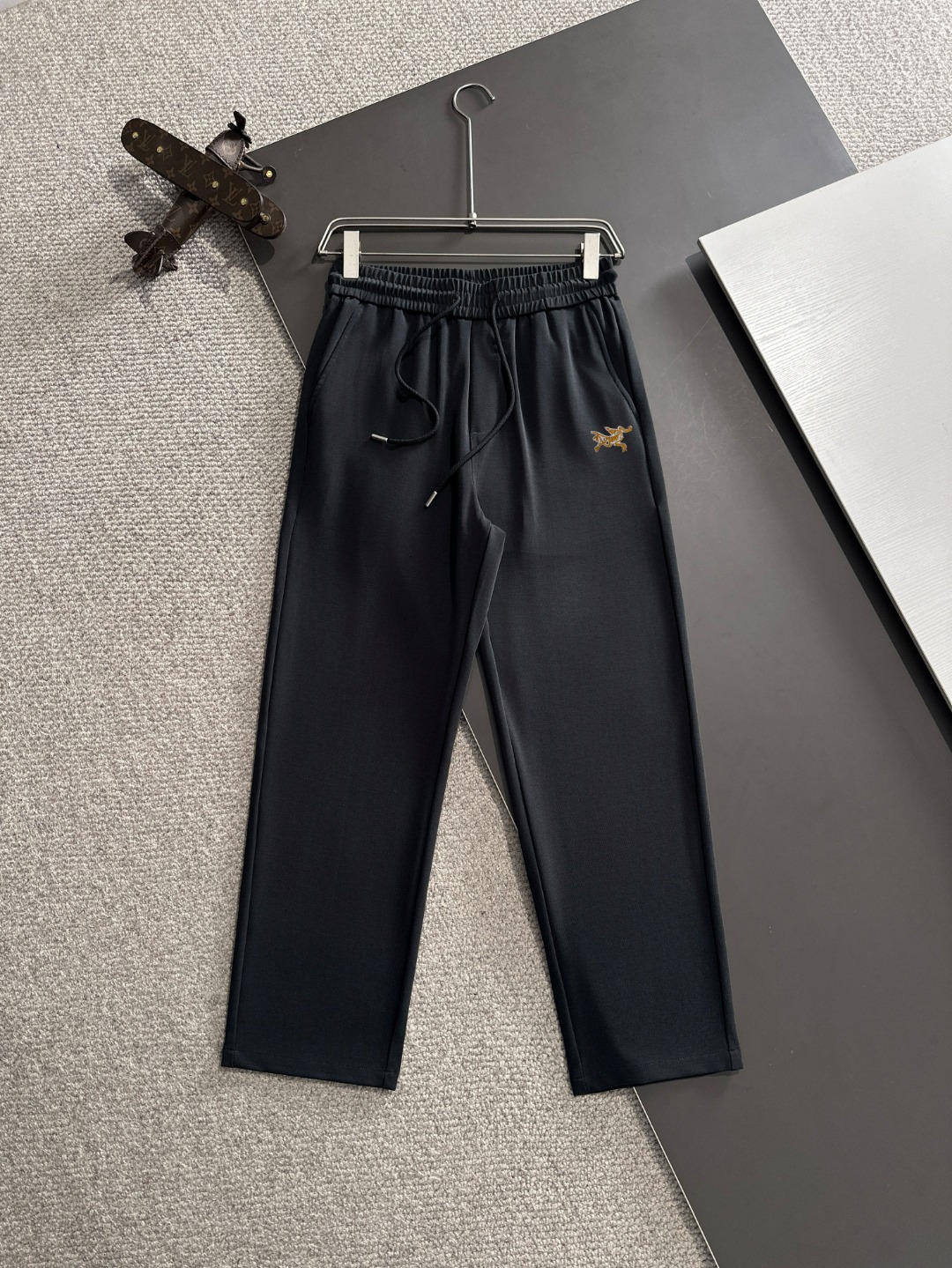 Envío al día siguiente Shizhuniao 2025 primavera y verano nuevos pantalones casuales con banda elástica, telas finas co…