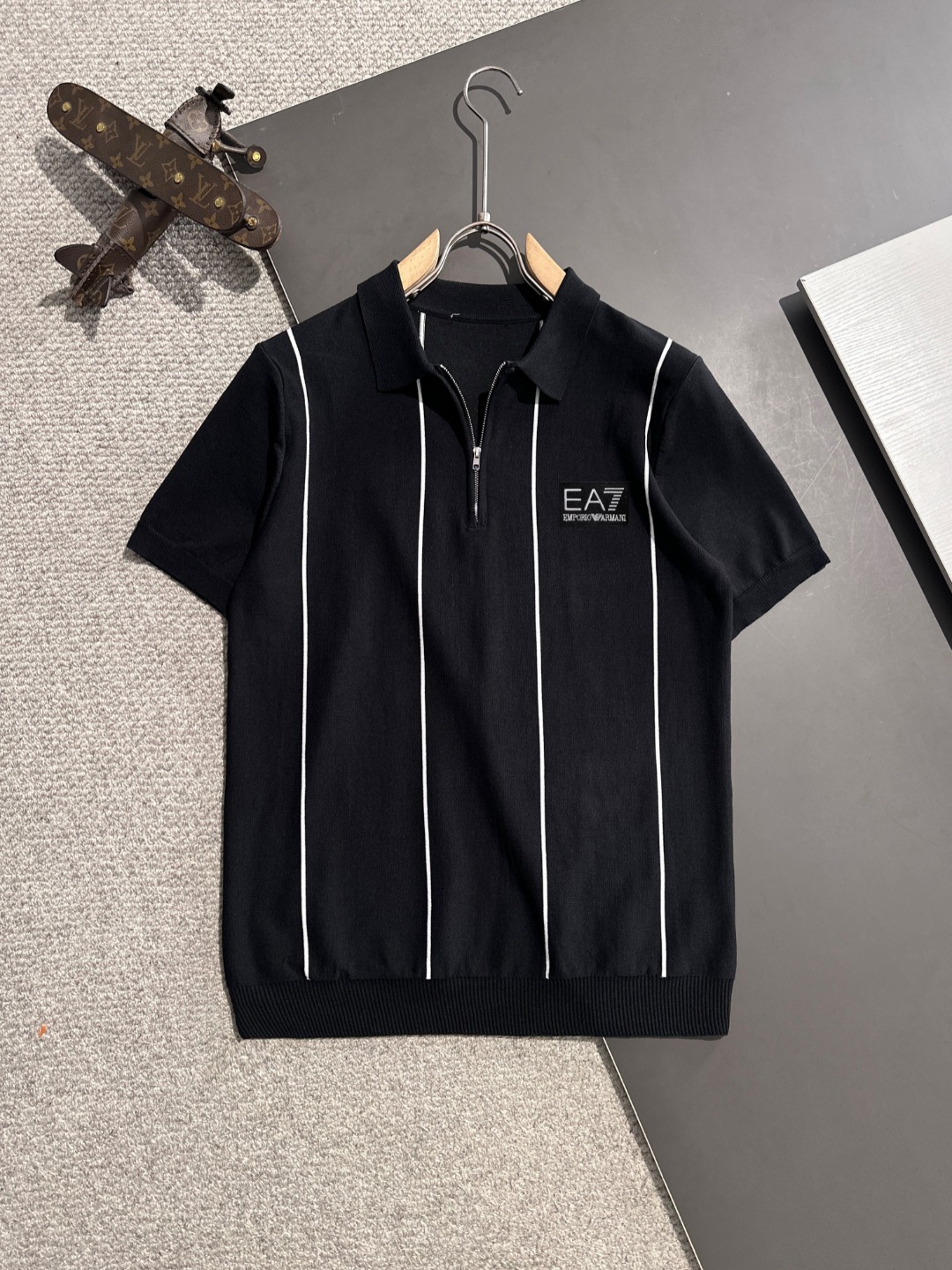 Envío al día siguiente alta calidad Armani 2025 primavera/verano nuevo estilo hombre cuello vuelto manga cort…