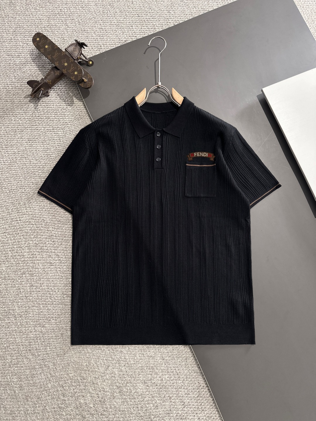 Envío al día siguiente. Alta calidad. Fendi 2025 primavera/verano nuevos camisetas de manga corta con cuello polo para …