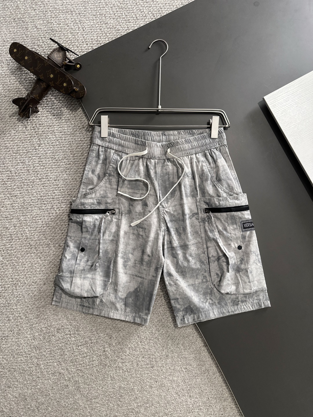 Envío al día siguiente Versace de alta gama 2025 primavera/verano nuevos pantalones cortos casuales con cintu…