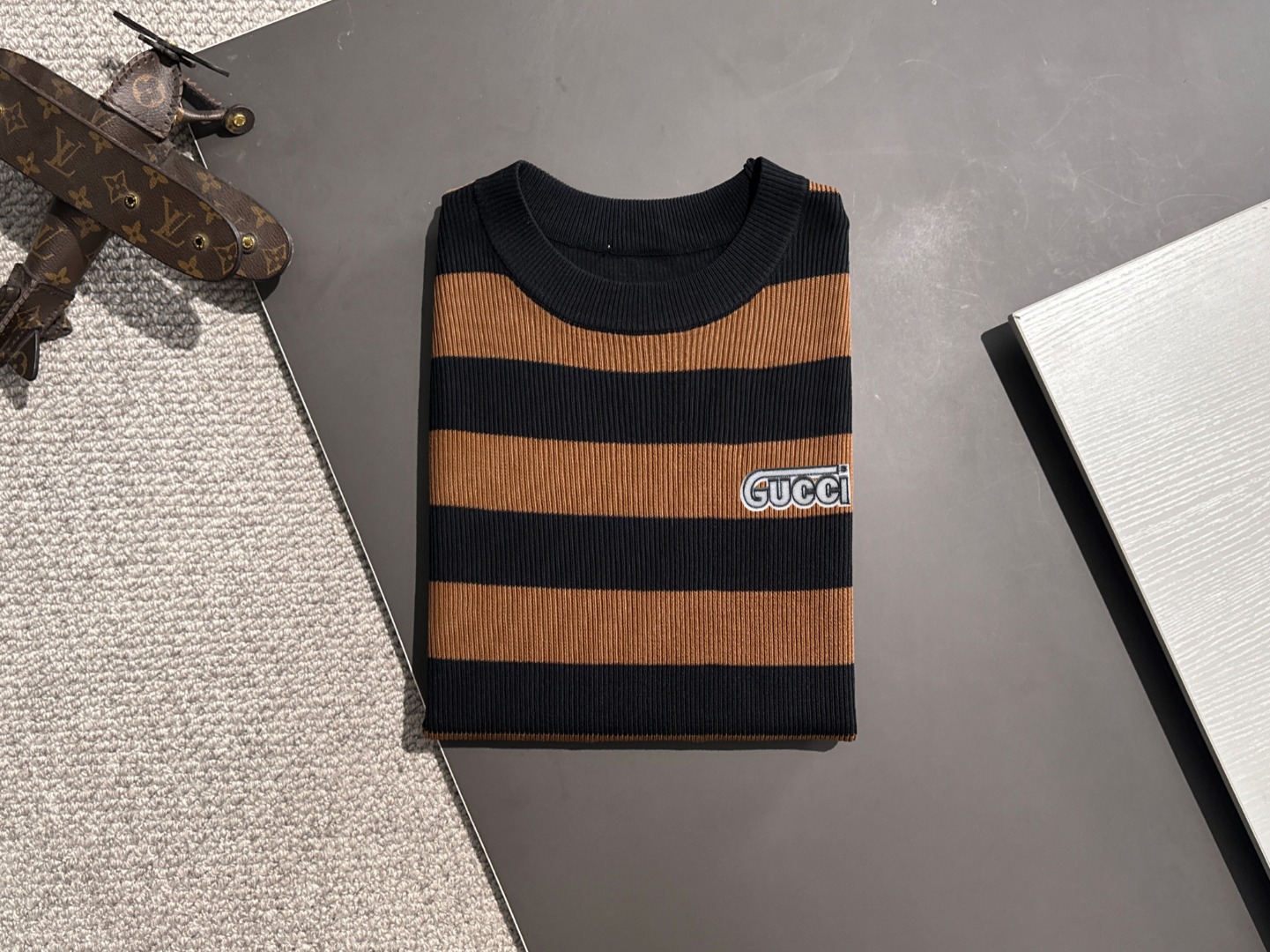 隔天出货  高品质 GUCCI 2025春夏新款男款圆领短袖T恤
精梳棉质纱线针织纺棉布面料制作，纯棉的