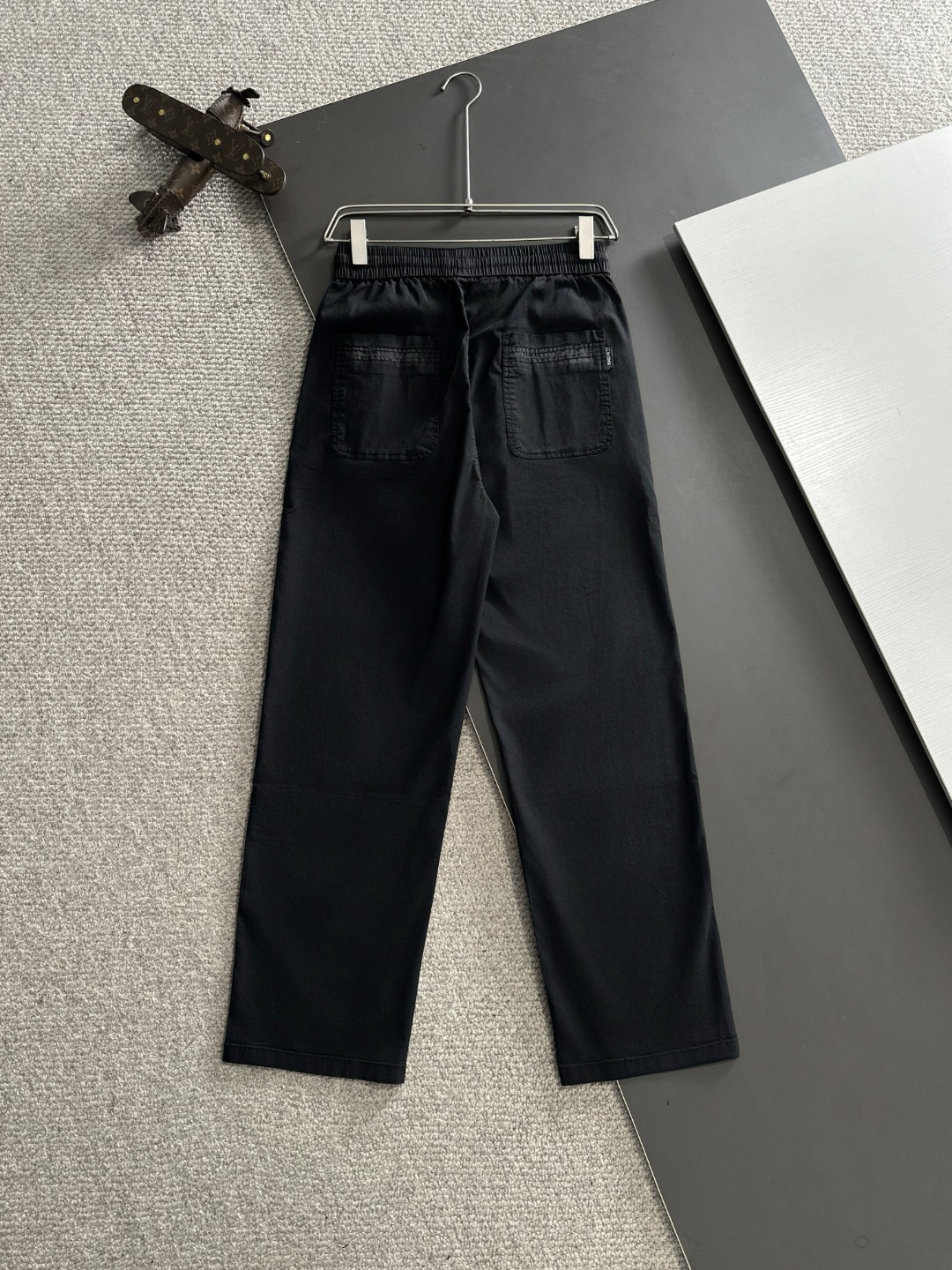 2025 Spring-Summer Collection: High-Quality Tailored Pants for Thin Cabinets - 图片 9