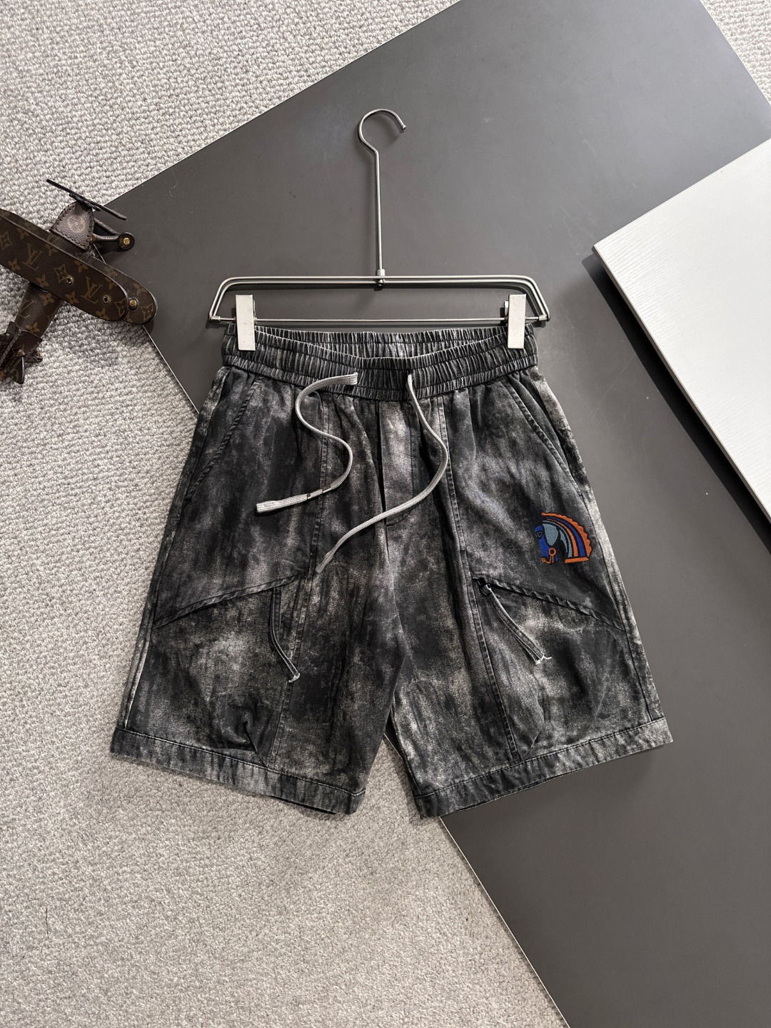 Envío al día siguiente, producto de alta gama, Hermès 2025 primavera/verano nuevos pantalones cortos casuales con cintu…