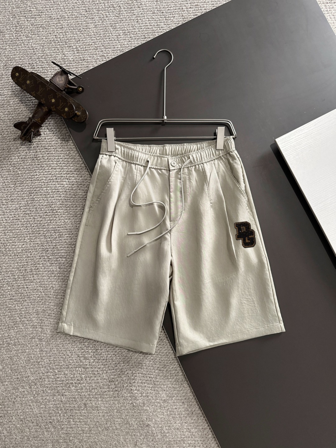 Envío al día siguiente, alta calidad, Dolce & Gabbana 2025 primavera/verano nuevos pantalones cortos casuales con cintu…