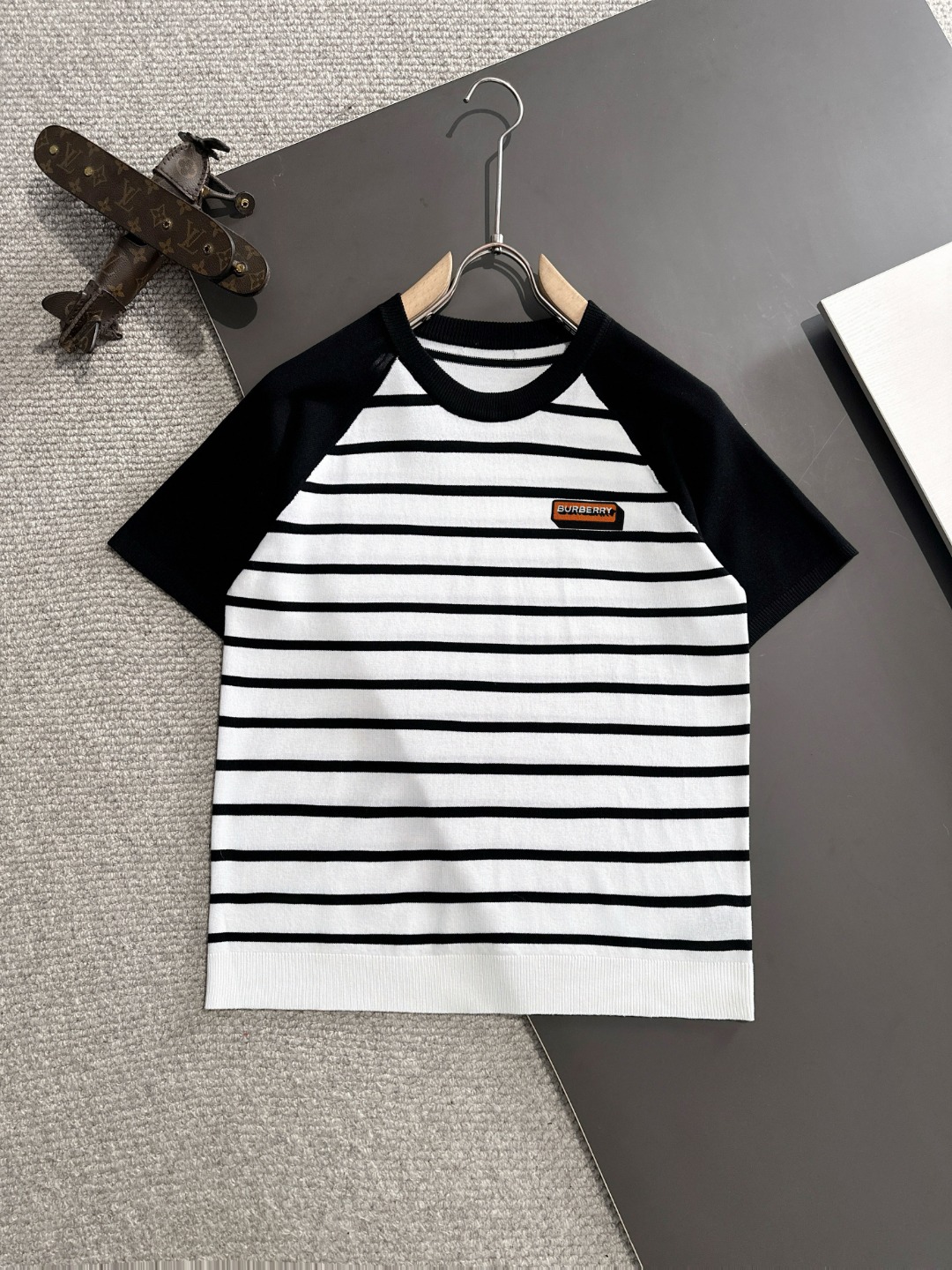 Envío al día siguiente, alta calidad, nueva camiseta de manga corta con cuello redondo para hombre Burberry 2025 primav…