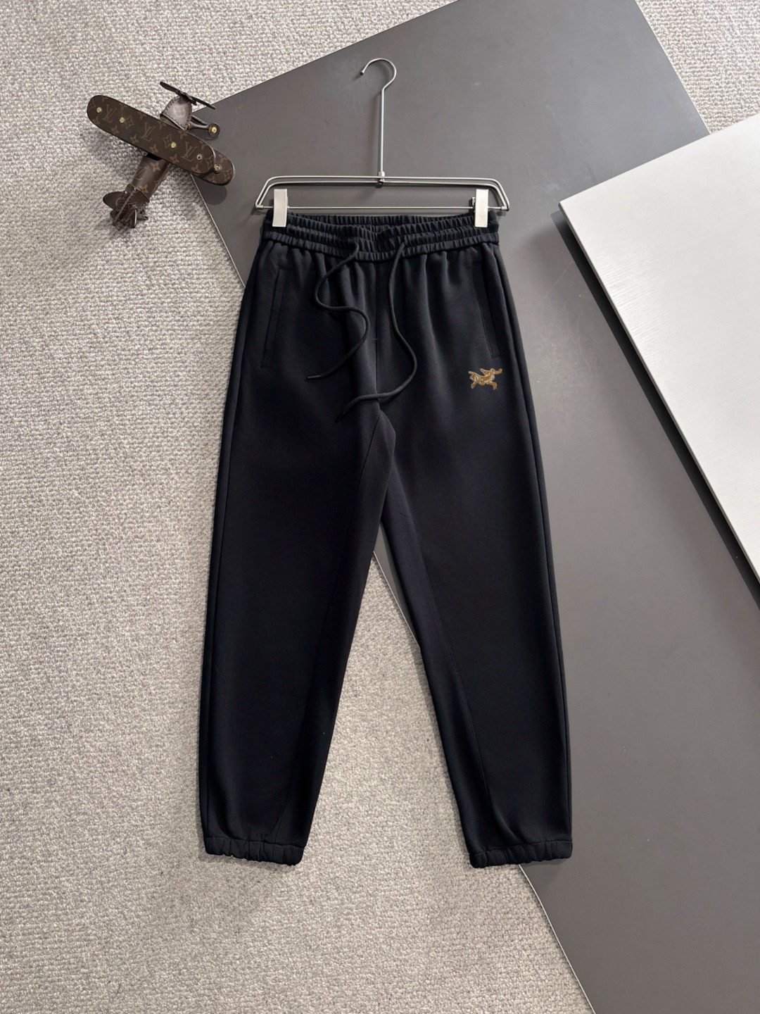 Envío al día siguiente Arc'teryx 2025 primavera y verano nuevos pantalones casuales con banda elástica, telas finas con…