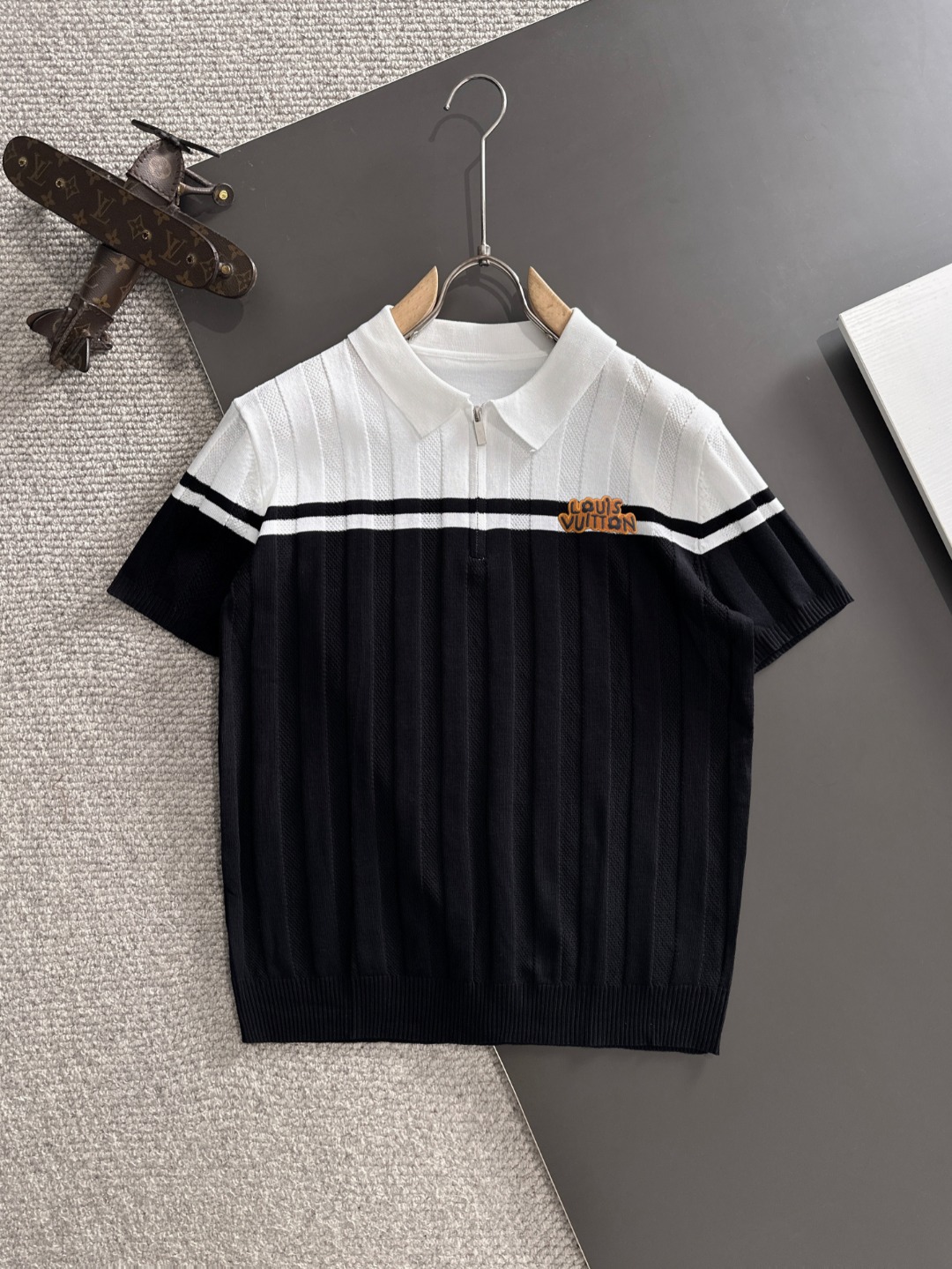 Louis Vuitton 2025 Fall/Winter Men's Polo Shirt, Cotton Knit, Embroidered Logo 2 o 1j1l7gcmvnel19a71oql1tudeji2