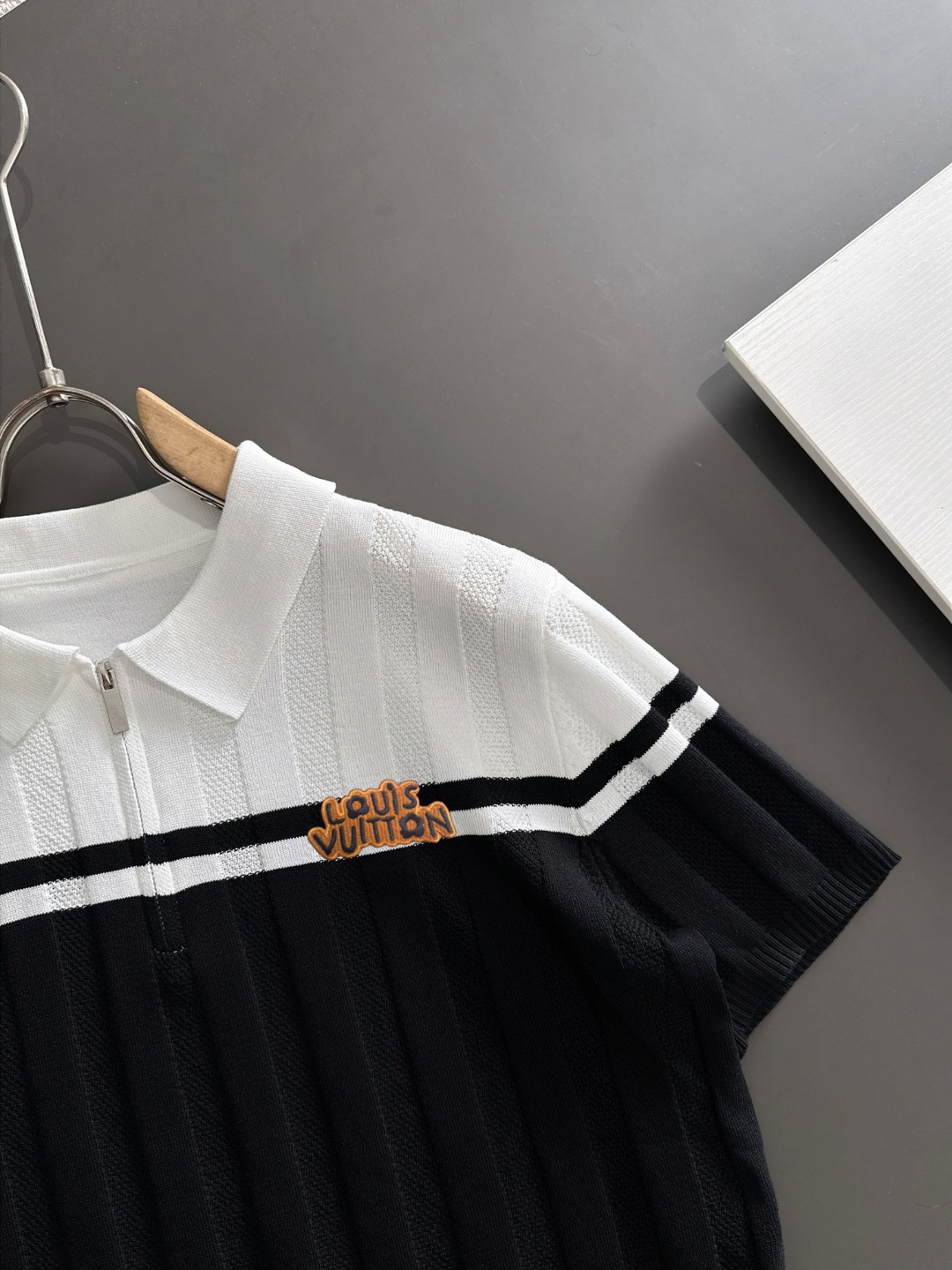 Louis Vuitton 2025 Fall/Winter Men's Polo Shirt, Cotton Knit, Embroidered Logo 3 o 1j1l7gcn01flofbt19bb1o9k1v6n3