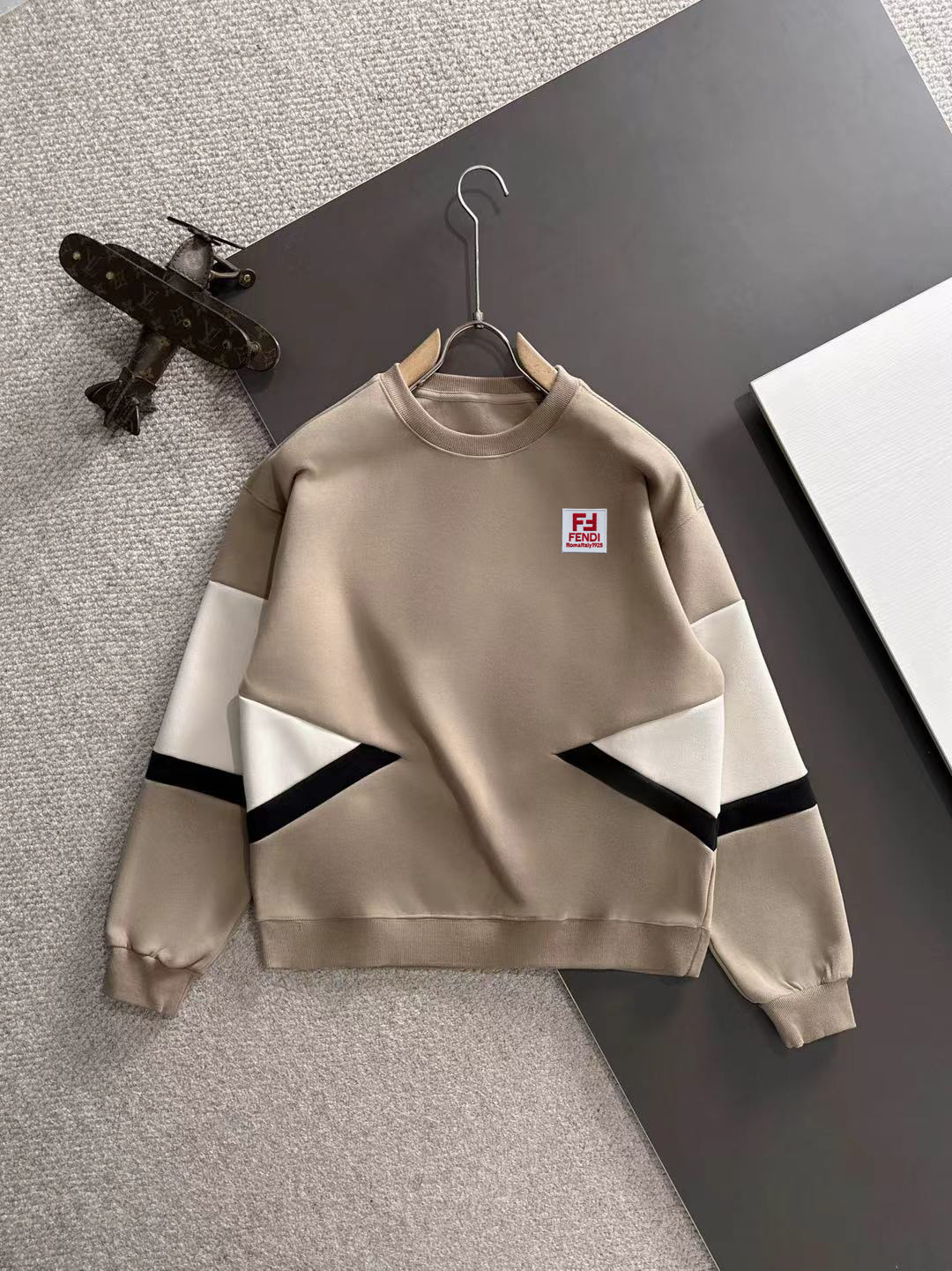 Fendi Men's/Women's Long Sleeve Color Block Logo Cotton Sweatshirt