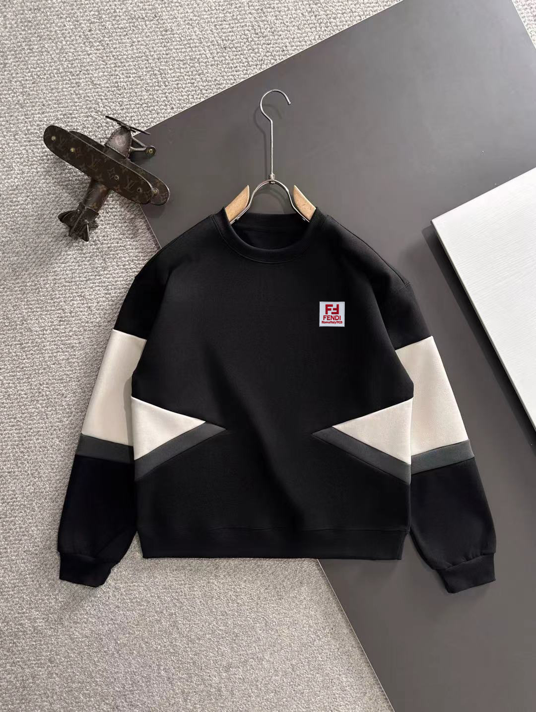 Fendi Men's/Women's Long Sleeve Cotton Blend Color Block Sweatshirt
