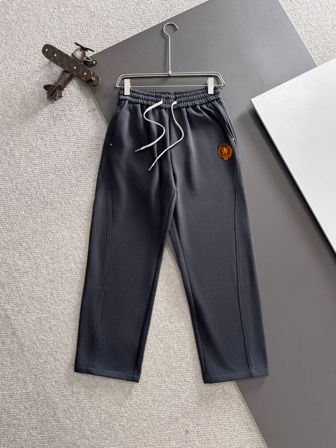 Envío al día siguiente P180 Balenciaga 2025 invierno nuevo modelo de pantalones casuales con cintura elástica…
