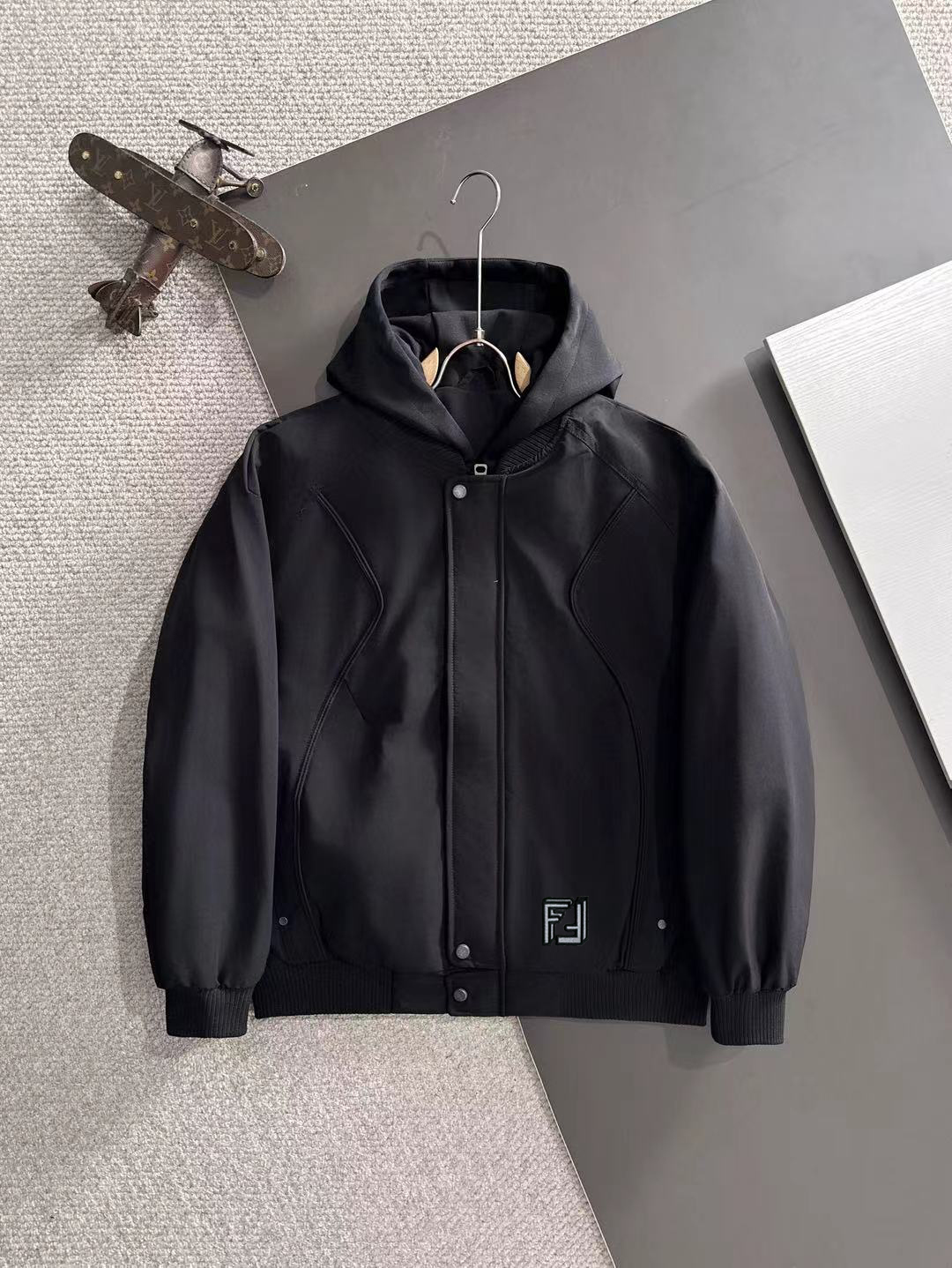 两天货期 芬迪 🔥🔥高端定制 2025冬季官网最新款爆款羽绒服 客供原版订制五金配件全进口原版定制 欢迎