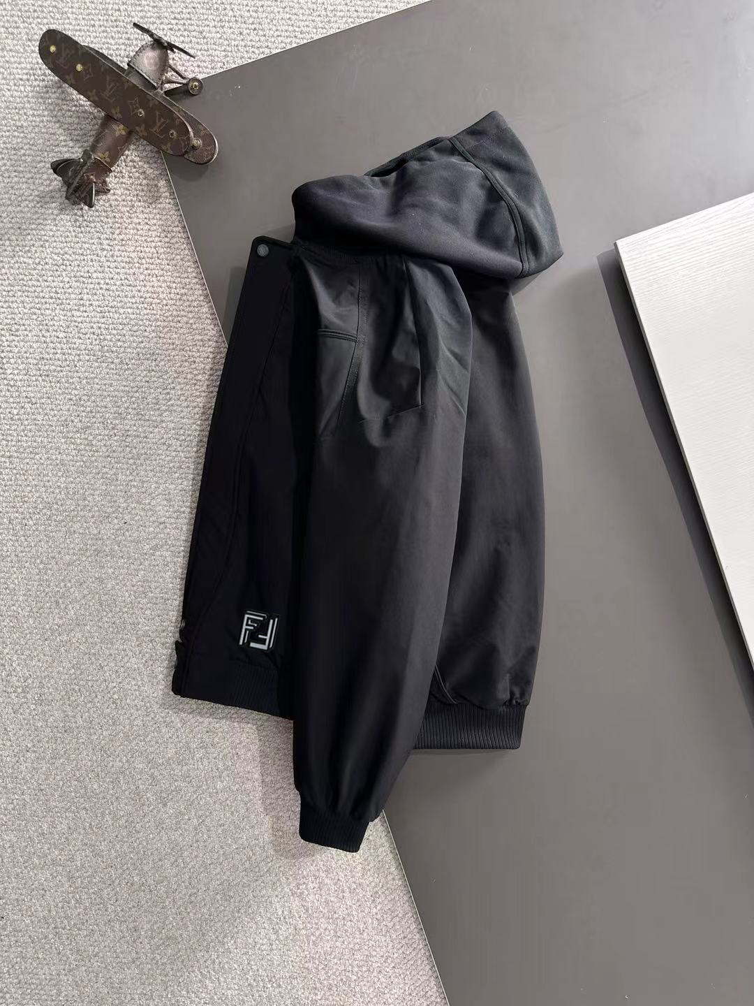 两天货期 芬迪 🔥🔥高端定制 2025冬季官网最新款爆款羽绒服 客供原版订制五金配件全进口原版定制 欢迎