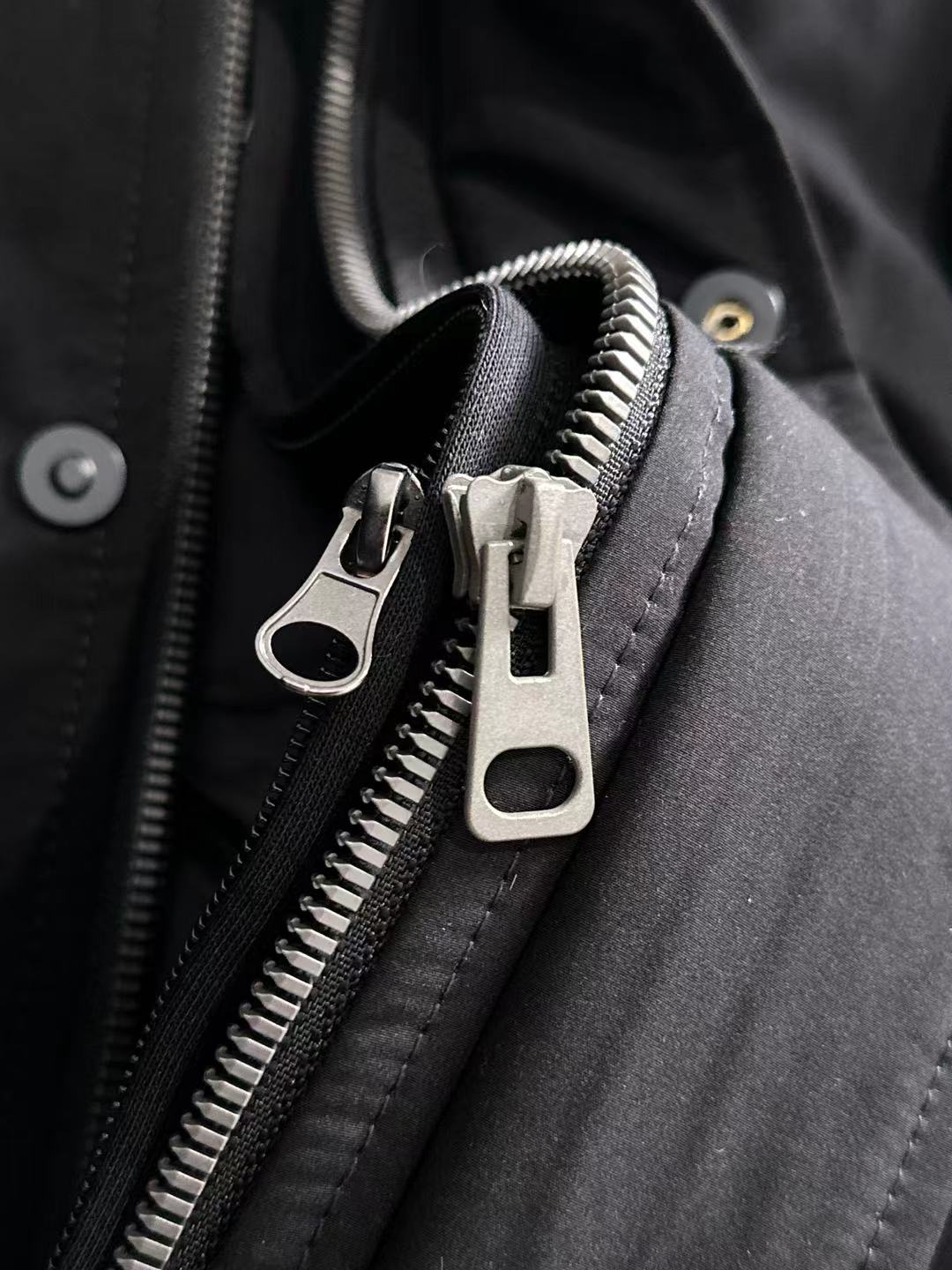 两天货期 芬迪 🔥🔥高端定制 2025冬季官网最新款爆款羽绒服 客供原版订制五金配件全进口原版定制 欢迎