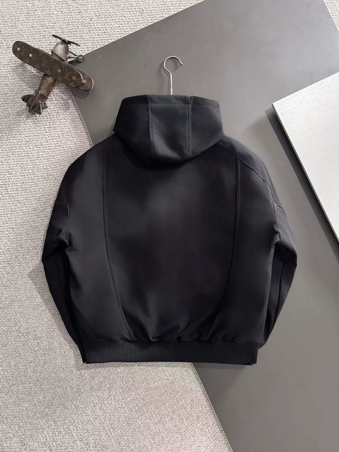 两天货期 芬迪 🔥🔥高端定制 2025冬季官网最新款爆款羽绒服 客供原版订制五金配件全进口原版定制 欢迎