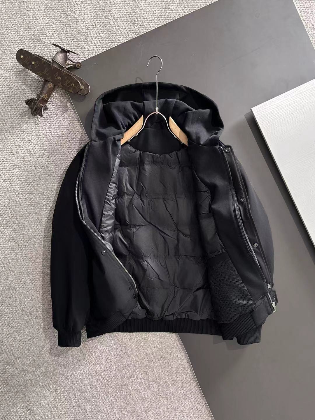 两天货期 芬迪 🔥🔥高端定制 2025冬季官网最新款爆款羽绒服 客供原版订制五金配件全进口原版定制 欢迎