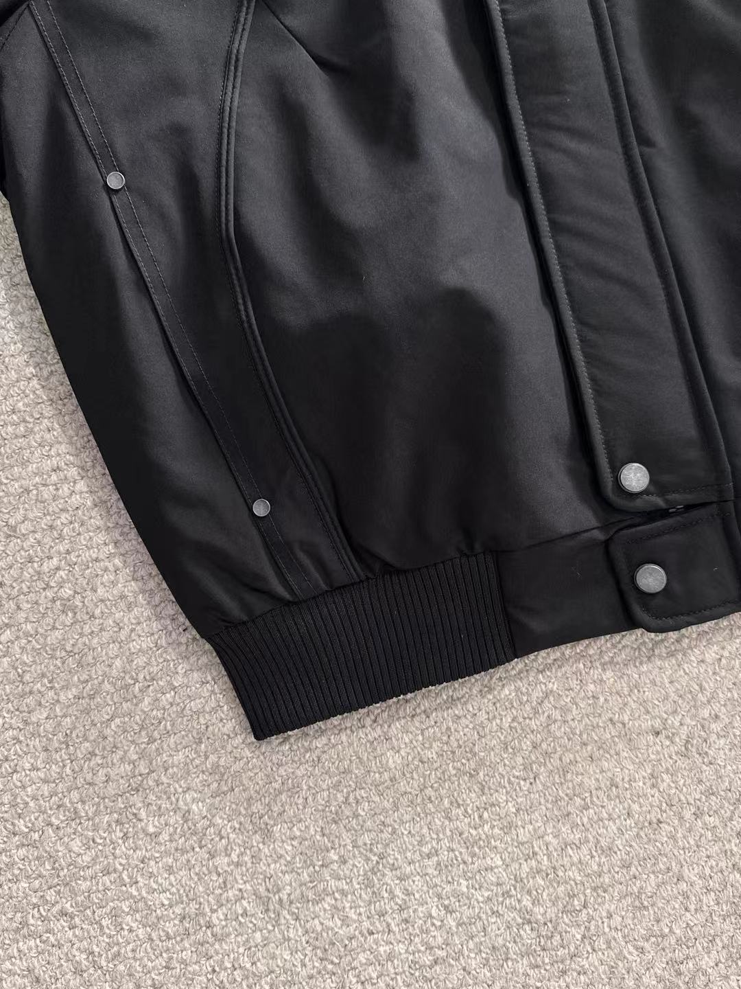 两天货期 芬迪 🔥🔥高端定制 2025冬季官网最新款爆款羽绒服 客供原版订制五金配件全进口原版定制 欢迎