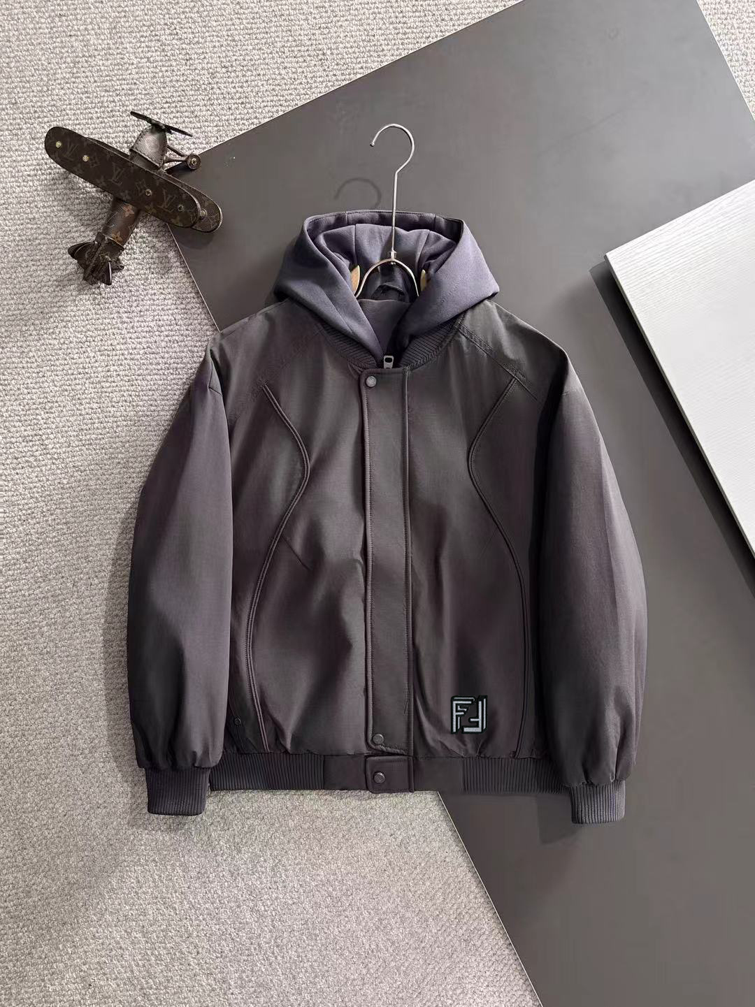 两天货期 芬迪 🔥🔥高端定制 2025冬季官网最新款爆款羽绒服 客供原版订制五金配件全进口原版定制 欢迎