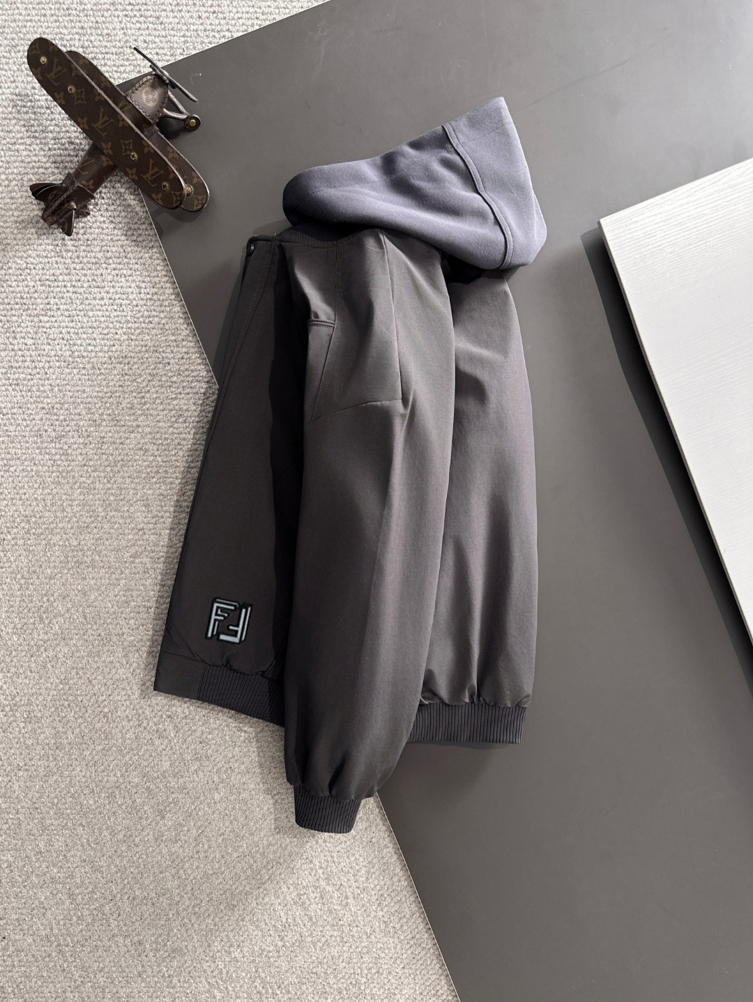 两天货期 芬迪 🔥🔥高端定制 2025冬季官网最新款爆款羽绒服 客供原版订制五金配件全进口原版定制 欢迎