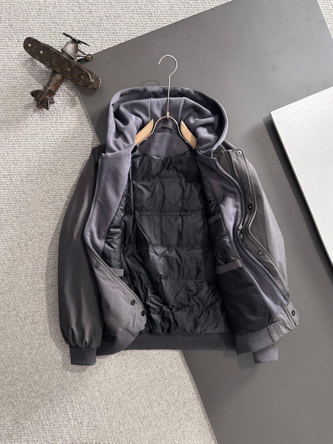 两天货期 芬迪 🔥🔥高端定制 2025冬季官网最新款爆款羽绒服 客供原版订制五金配件全进口原版定制 欢迎