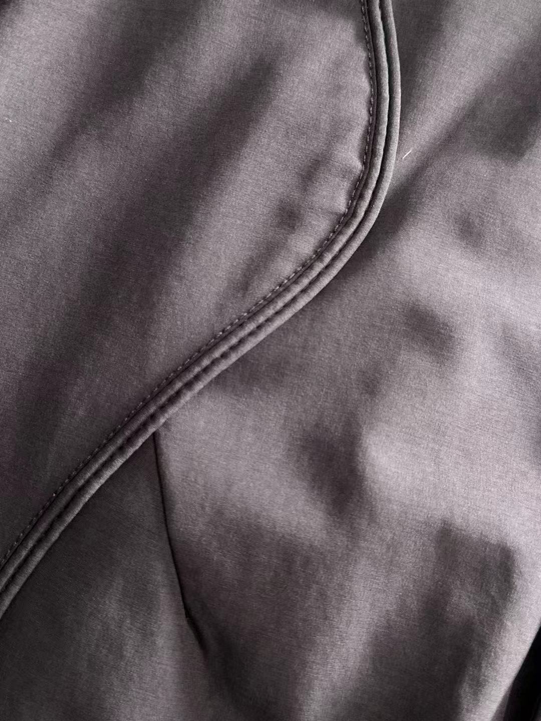 两天货期 芬迪 🔥🔥高端定制 2025冬季官网最新款爆款羽绒服 客供原版订制五金配件全进口原版定制 欢迎