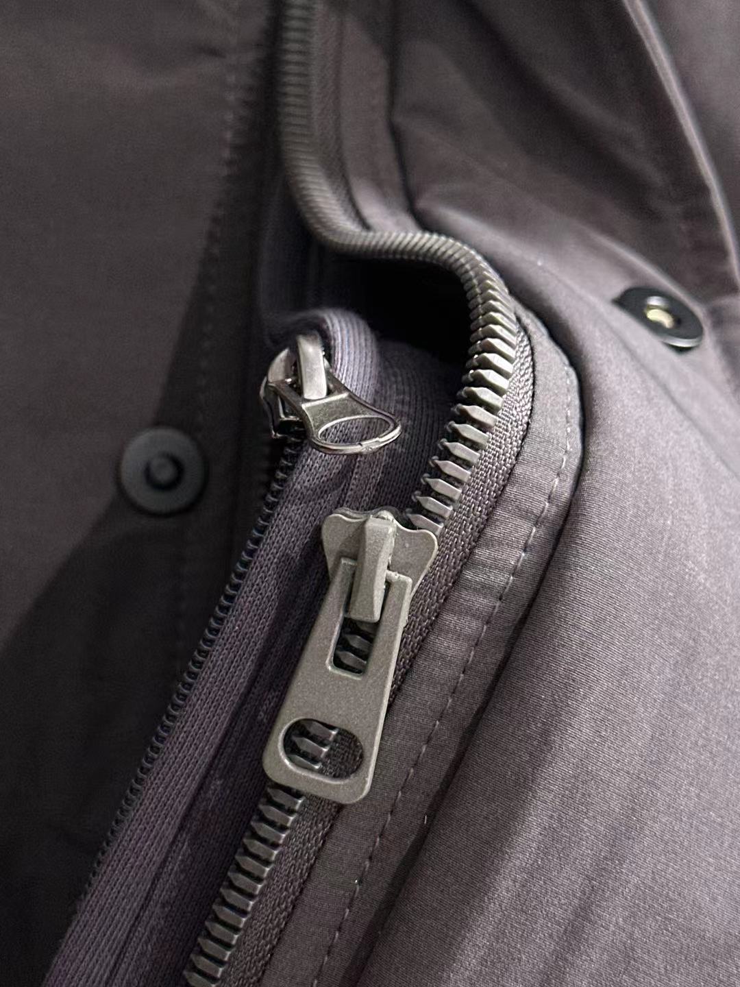 两天货期 芬迪 🔥🔥高端定制 2025冬季官网最新款爆款羽绒服 客供原版订制五金配件全进口原版定制 欢迎